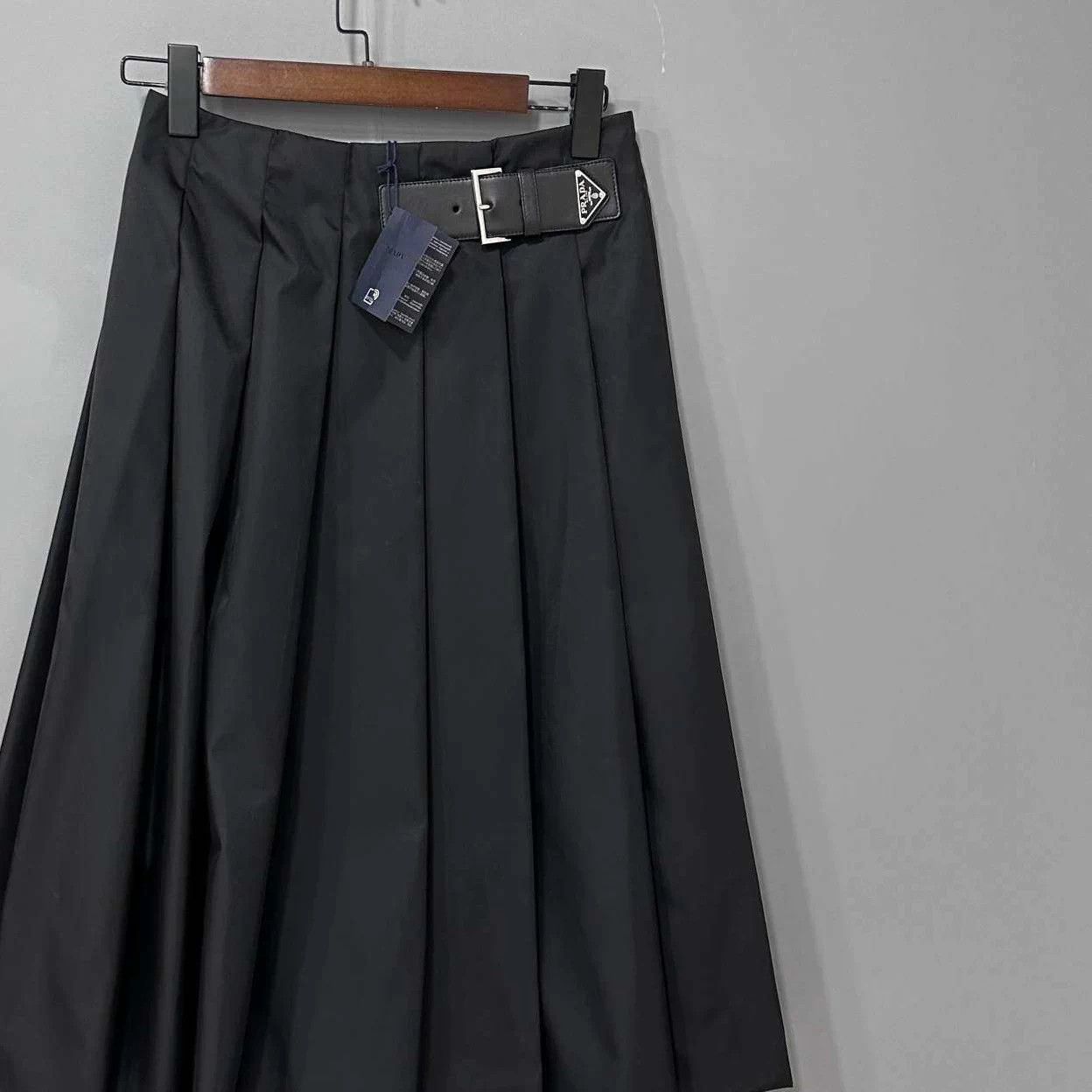 Prada PRADA 25 Nylon Skirt w/ Leather Buckle Triangle Logo Size 36 Size 25" / US 0 / IT 36 - 2 Thumbnail