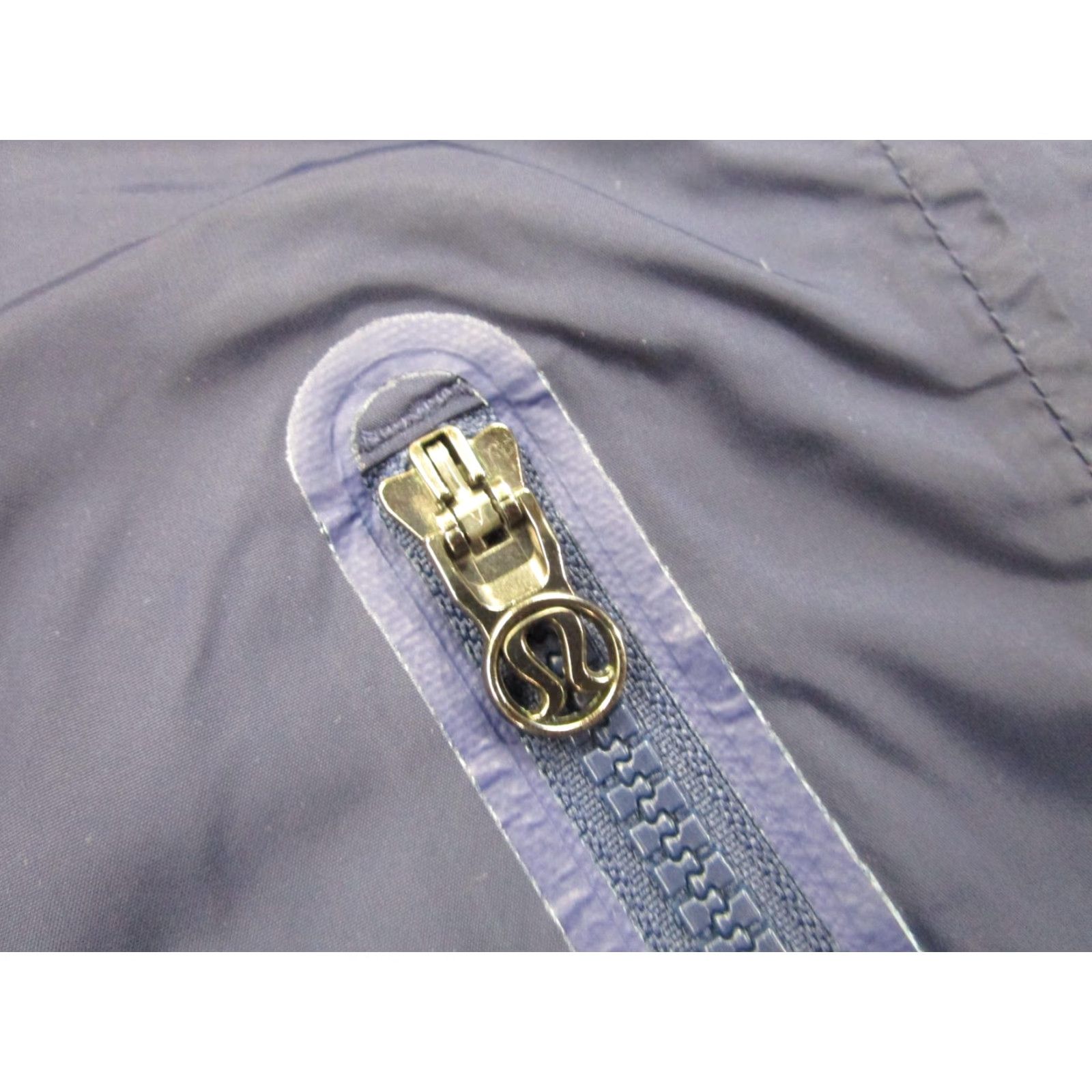 Lululemon Lululemon Jacket Womens 4 Blue Hooded Windbreaker Full Zip Lightweight Lined Size S / US 4 / IT 40 - 4 Thumbnail