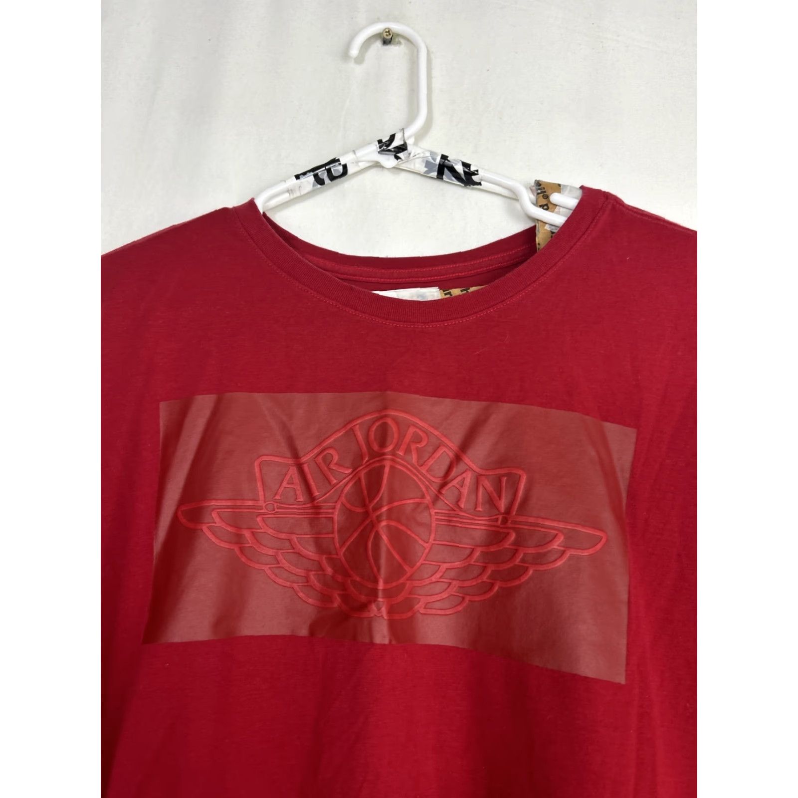 Nike VINTAGE NIKE AIR JORDAN 31 MODERN WING RETRO GYM RED SHIRT XXL GYM RED BLACK BRED T-Shirt Mens Graphic Tee Jordan 80s 90s Size US XXL / EU 58 / 5 - 3 Thumbnail
