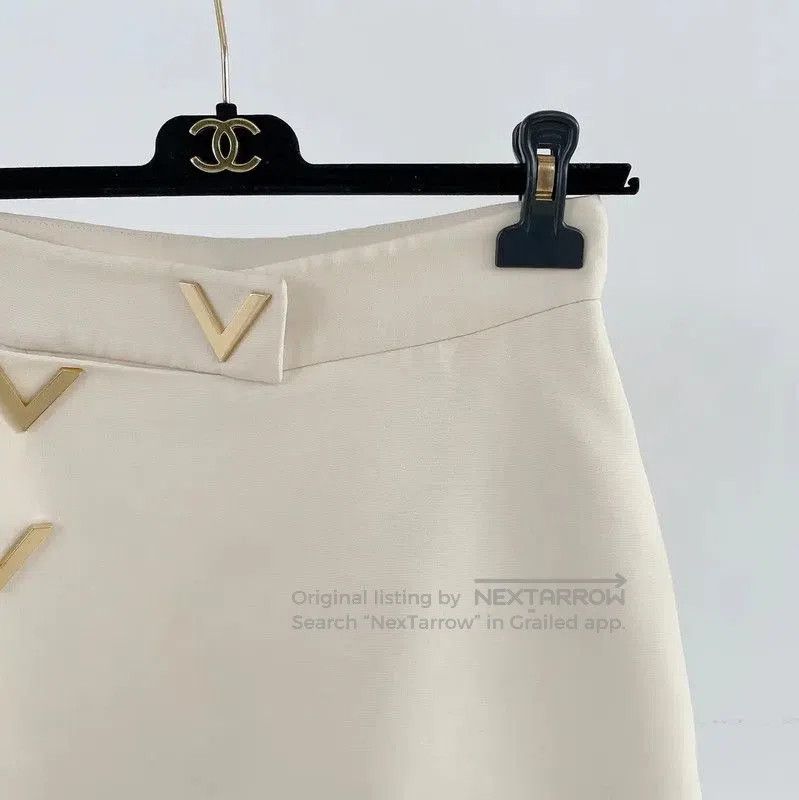 Valentino Valentino Beige Wool A-Line Mini Skirt . Size 23" - 2 Thumbnail