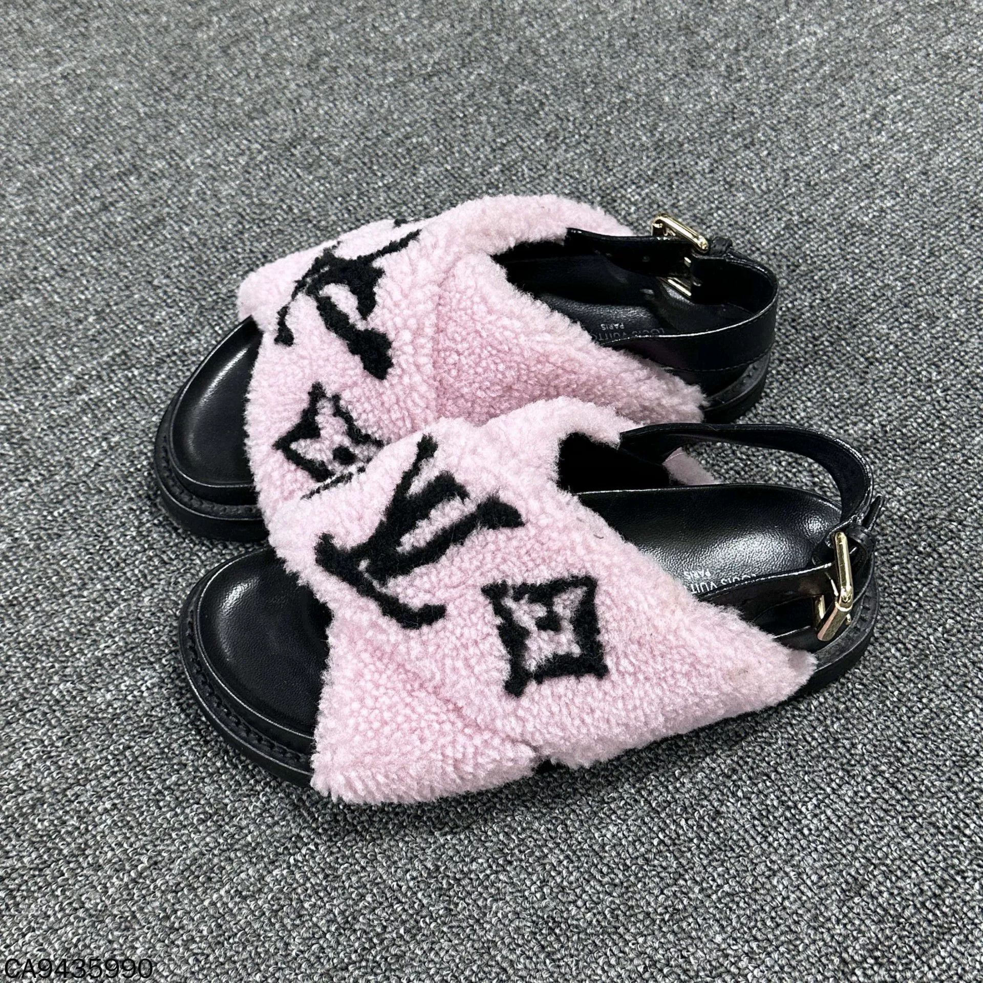 Louis Vuitton Louis Vuitton Pink Teddy Fur Sandals Size US 4 / IT 34 - 1 Thumbnail