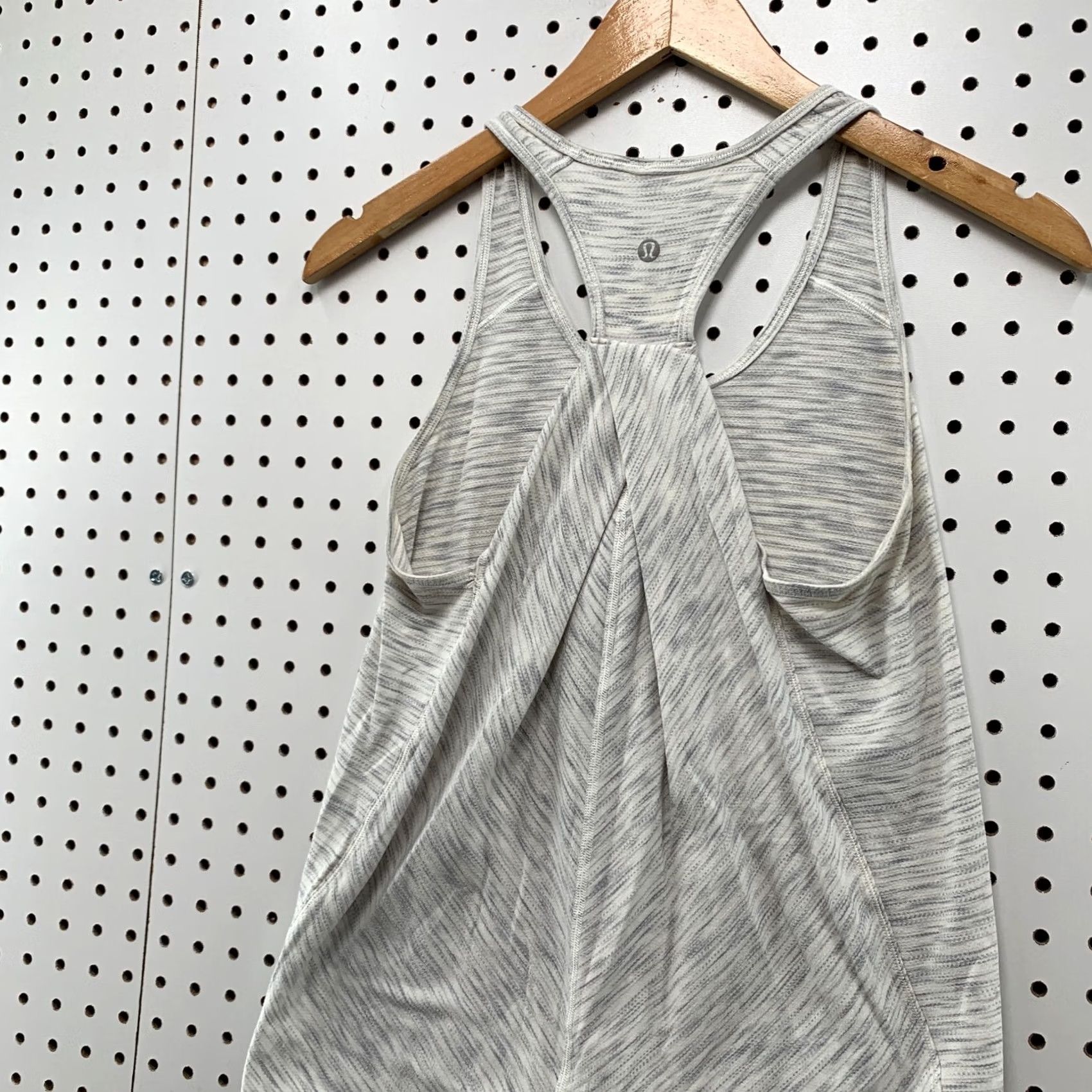 Lululemon Lululemon Active Tank Top Women’s Size 4 Gray Racerback Yoga Workout Shirt Size S / US 4 / IT 40 - 7 Thumbnail