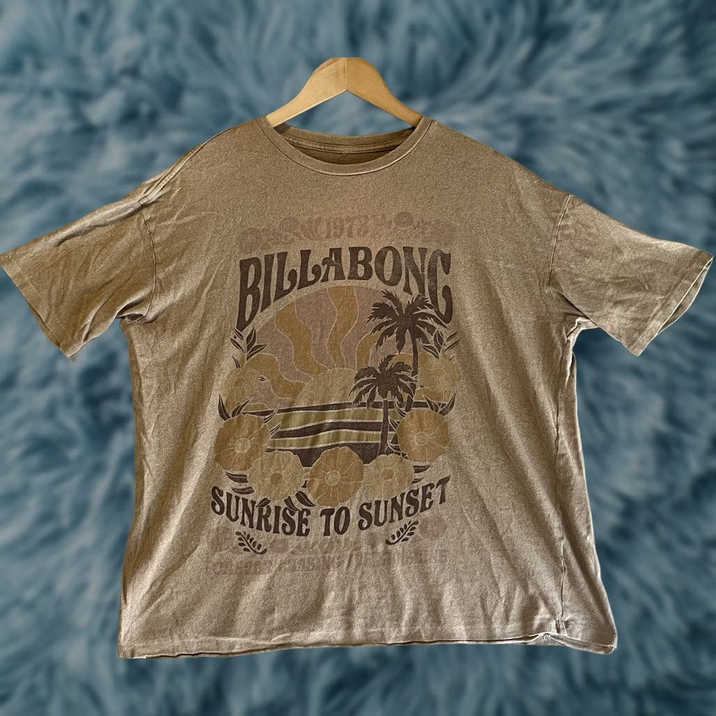 Billabong VINTAGE Billabong T-Shirt Distressed Palm Tree Flower Graphic Tan Size S Women Brown S / P Size S / US 4 / IT 40 - 1 Thumbnail