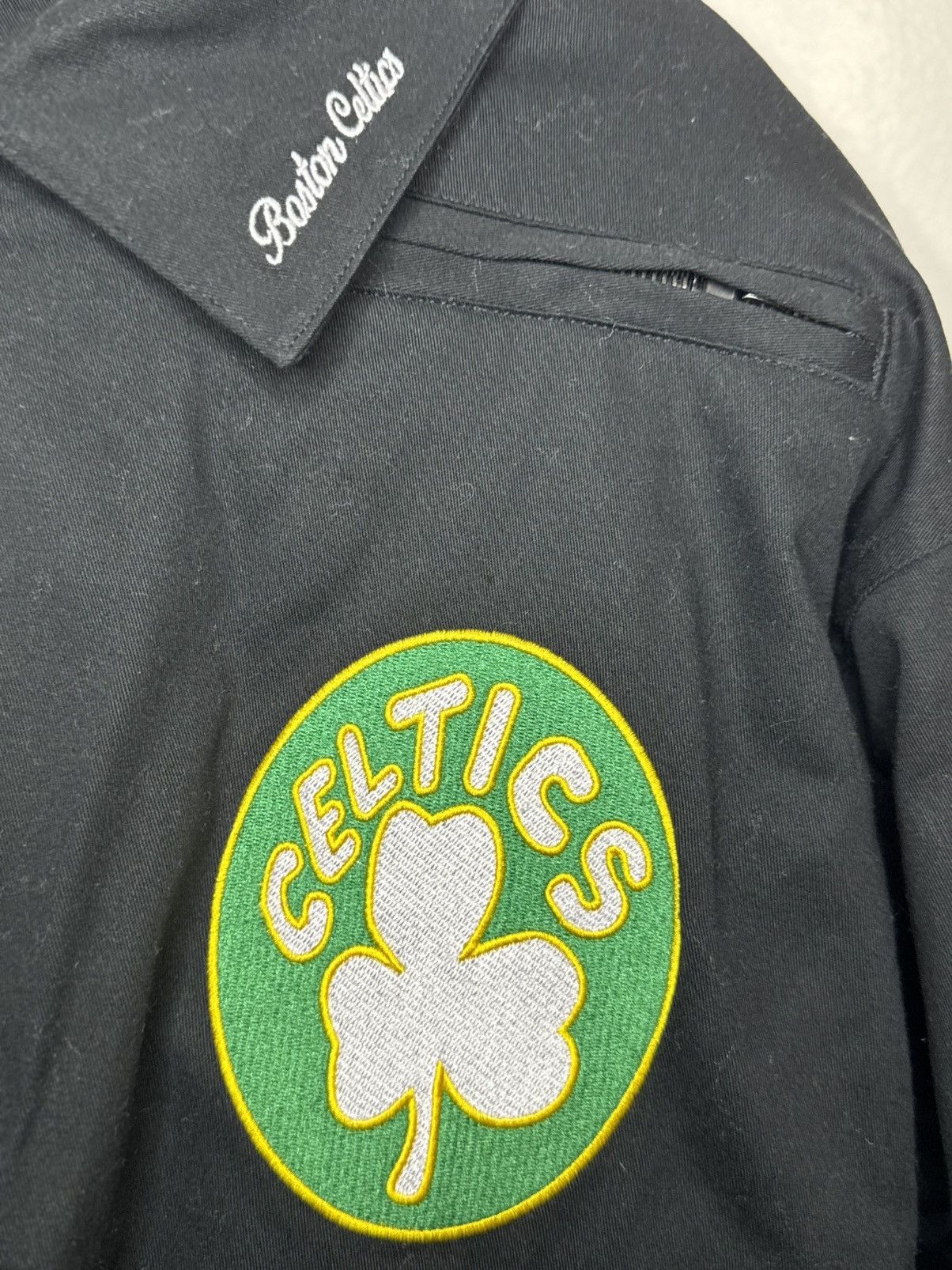 Mitchell & Ness Mitchell & Ness Boston Celtics Black FullZip Mechanic Jacket Size US XL / EU 56 / 4 - 4 Thumbnail