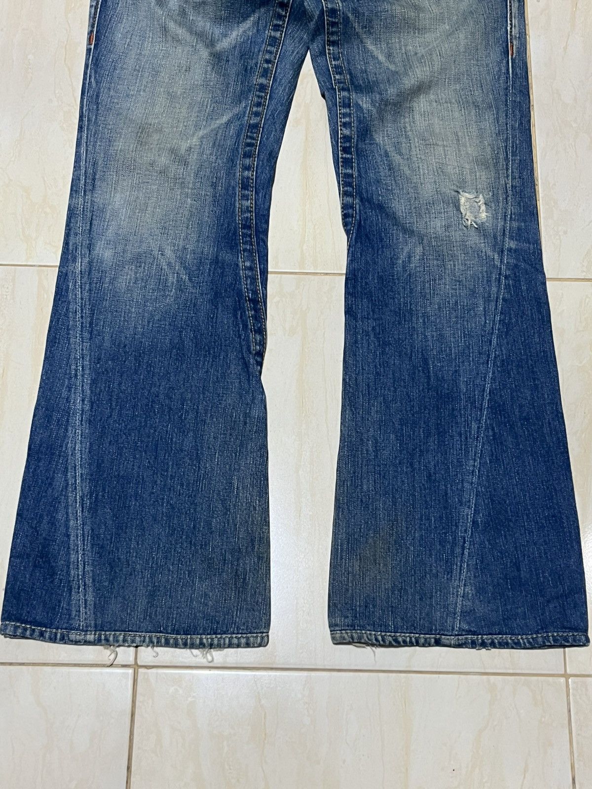 True Religion Flare Jeans True Regligion Joey Distress Faded Y2k Size US 29 - 4 Thumbnail