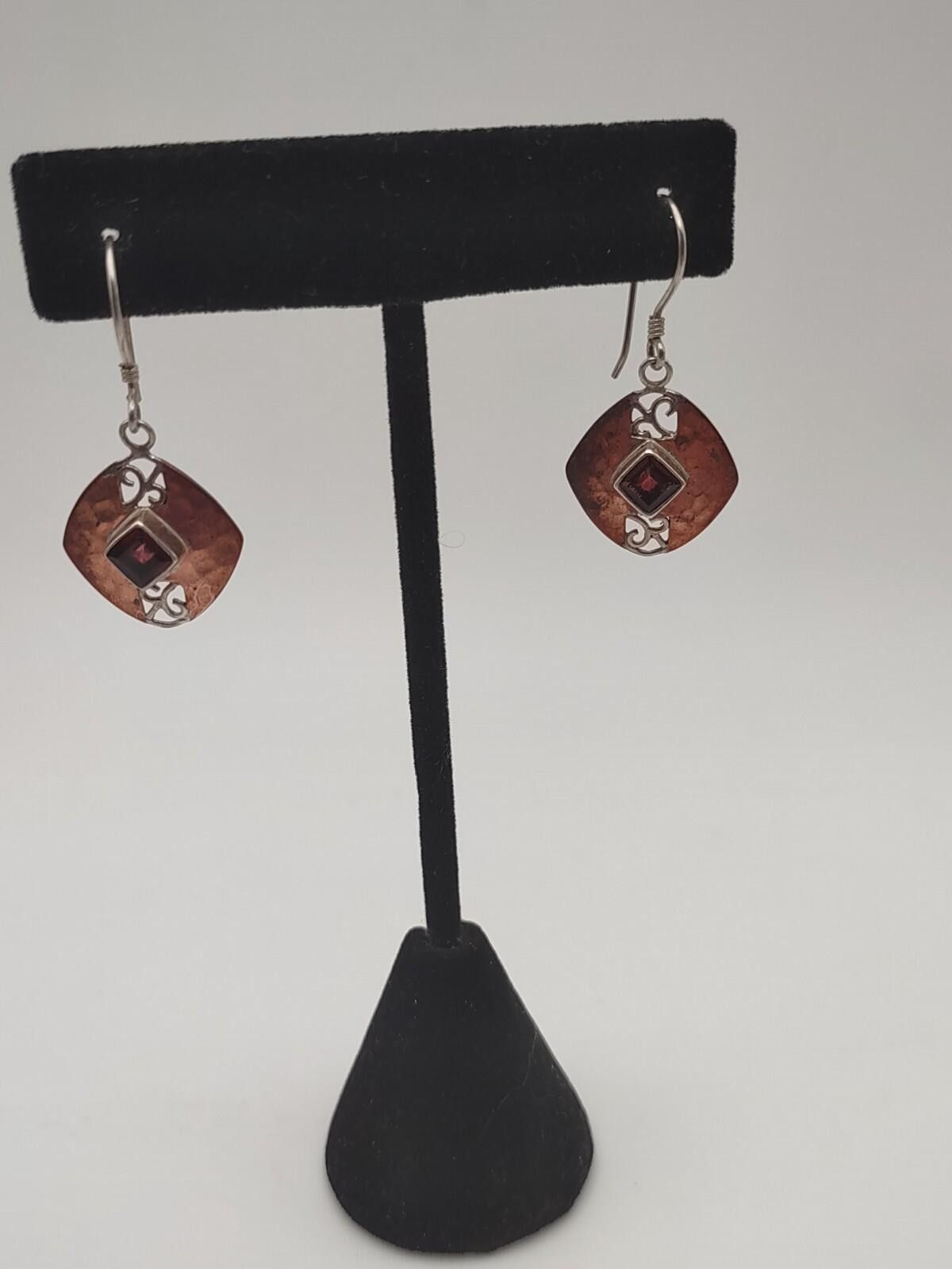 The Unbranded Brand Vintage Mixed Metal Garnet Filigree Boho Dangle Earrings Size ONE SIZE - 1 Thumbnail