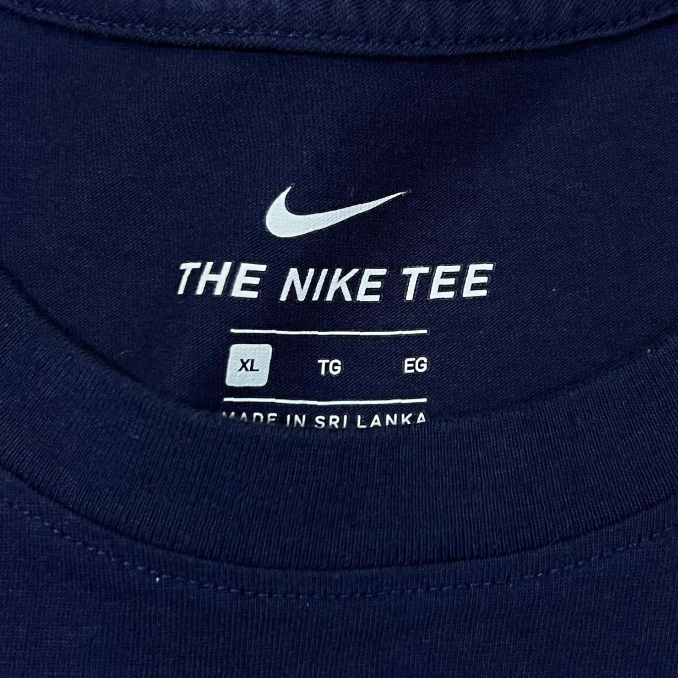 Nike Nike The Nike Tee Embroidered Logo Short Sleeve Navy Blue Cotton T-Shirt XL Mens Shirt Size US XL / EU 56 / 4 - 5 Thumbnail