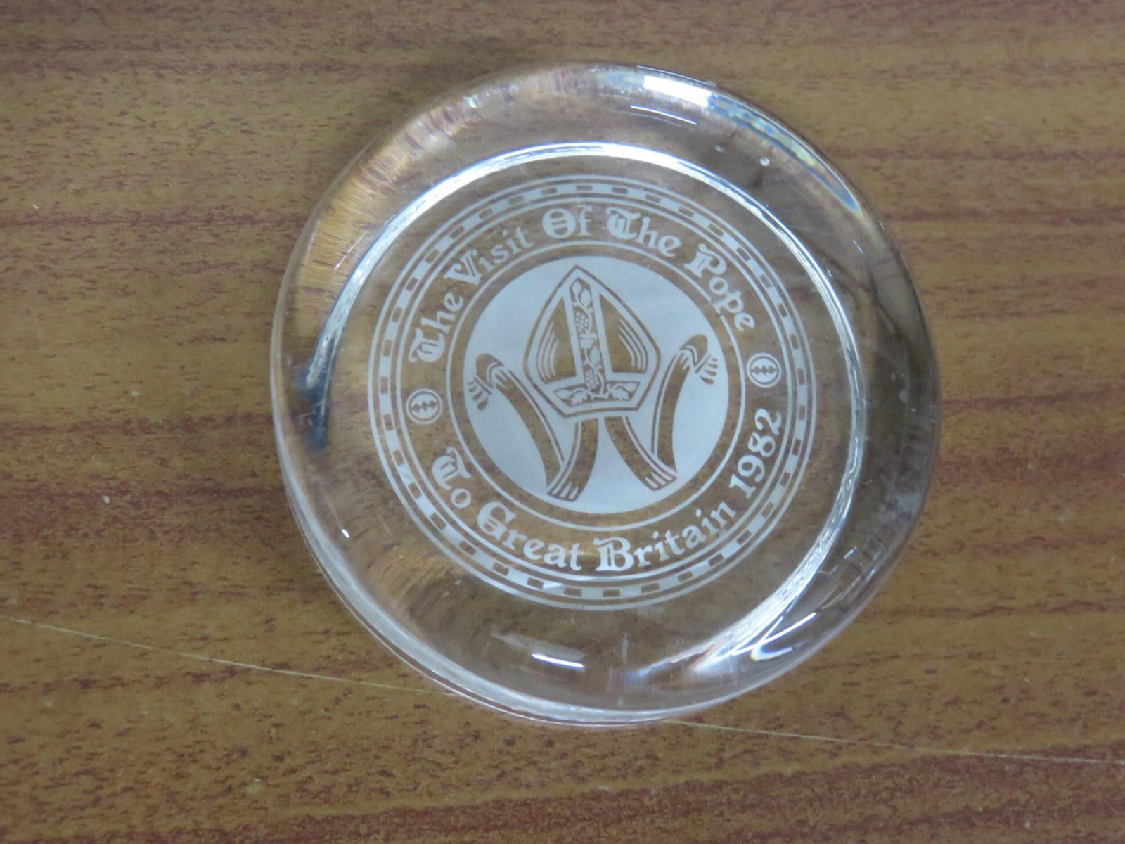 The Unbranded Brand The Visit of the Pope to Great Britain 1982Glass Paperweight Size ONE SIZE - 4 Thumbnail