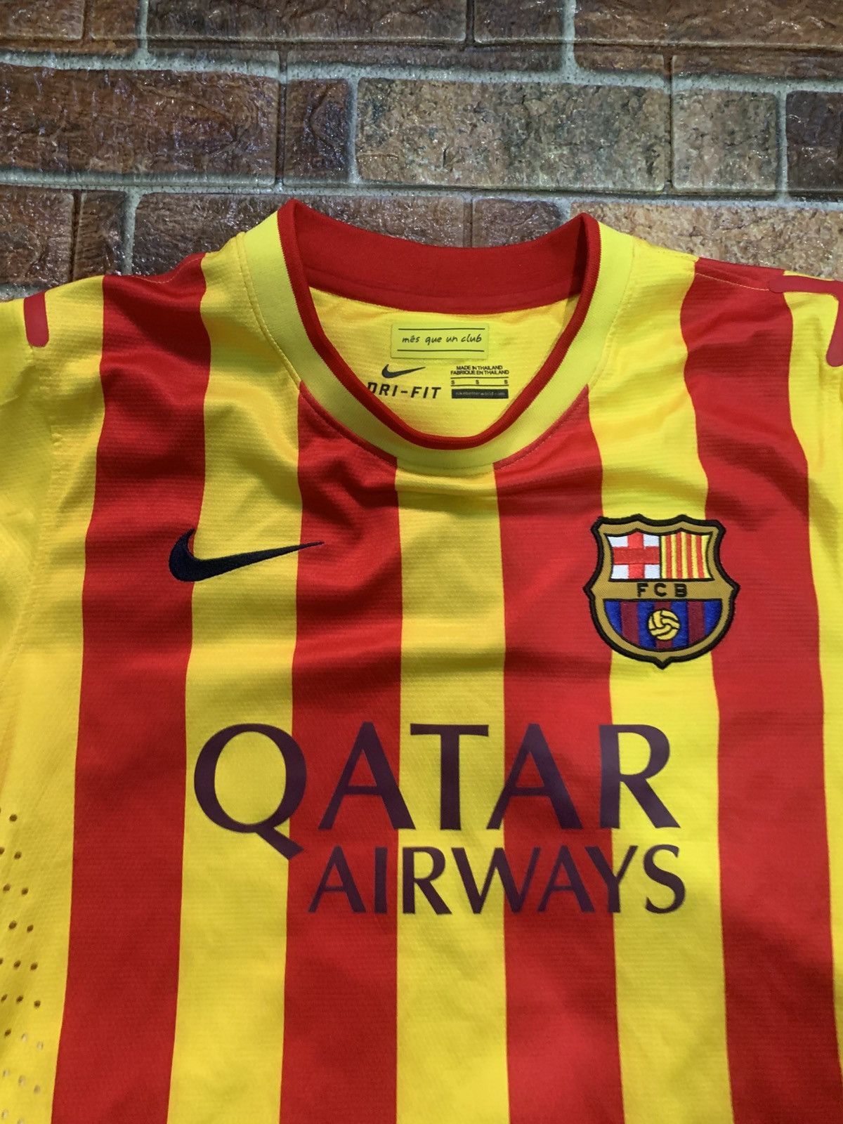 Nike Fc barcelona 2014 Xavi #6 jersey Size US S / EU 44-46 / 1 - 7 Thumbnail