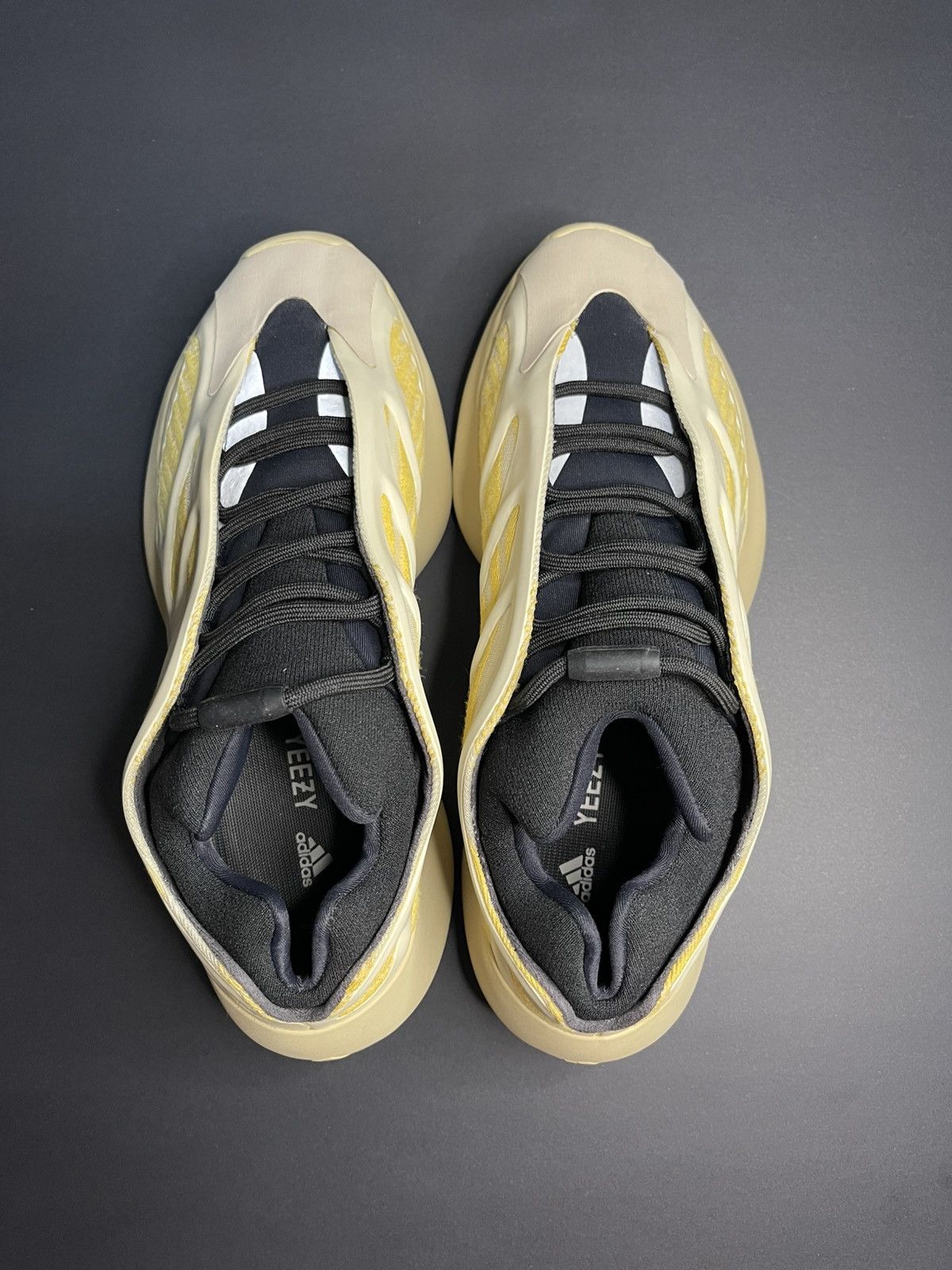 Yeezy Yeezy 700 V3 Safflower Size 10m Pre-owned (No Box) Size US 10 / EU 43 - 5 Thumbnail