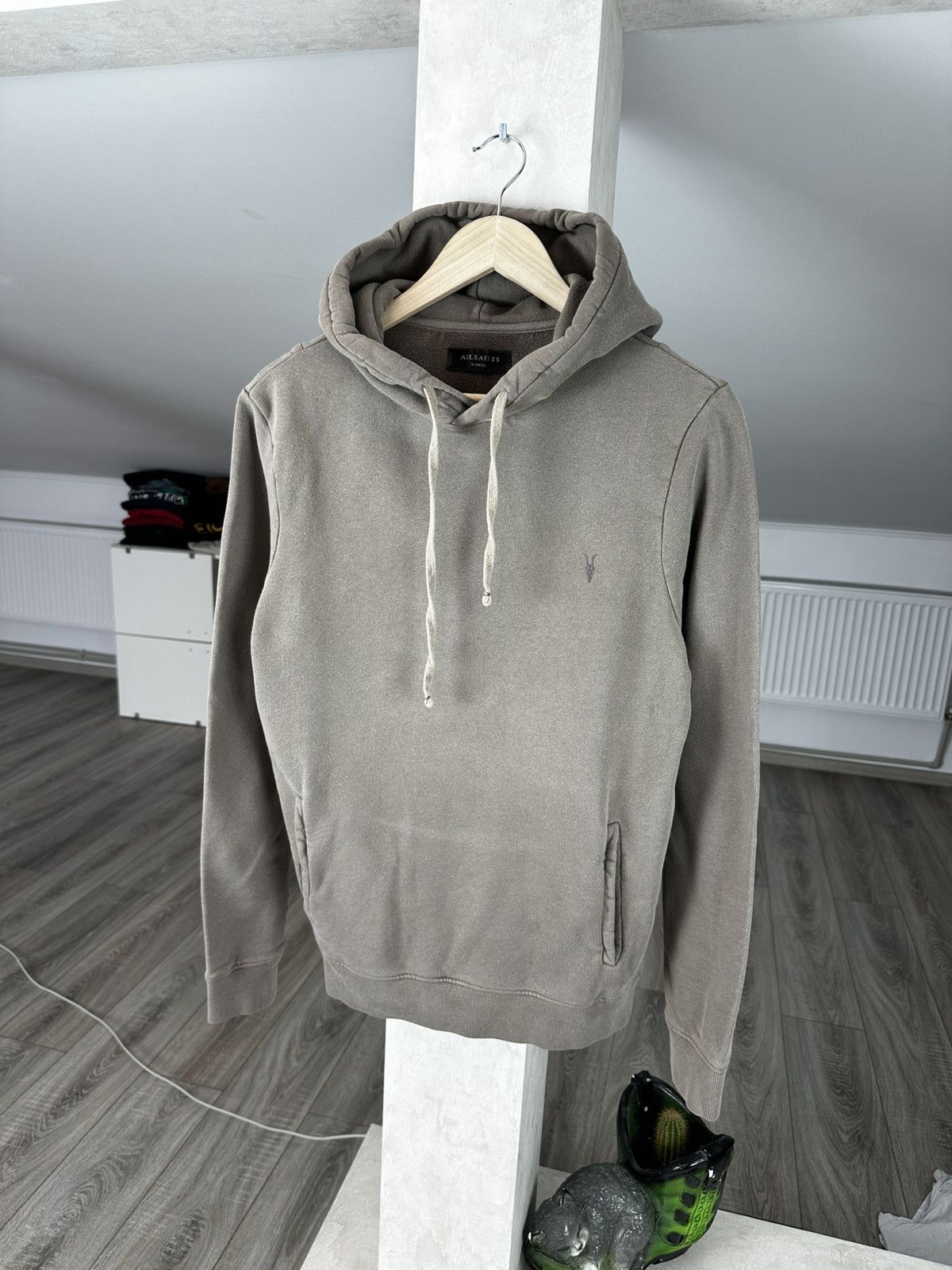 Allsaints Vintage Allsaints Base Mini Logo Hoodie Size US S / EU 44-46 / 1 - 1 Thumbnail