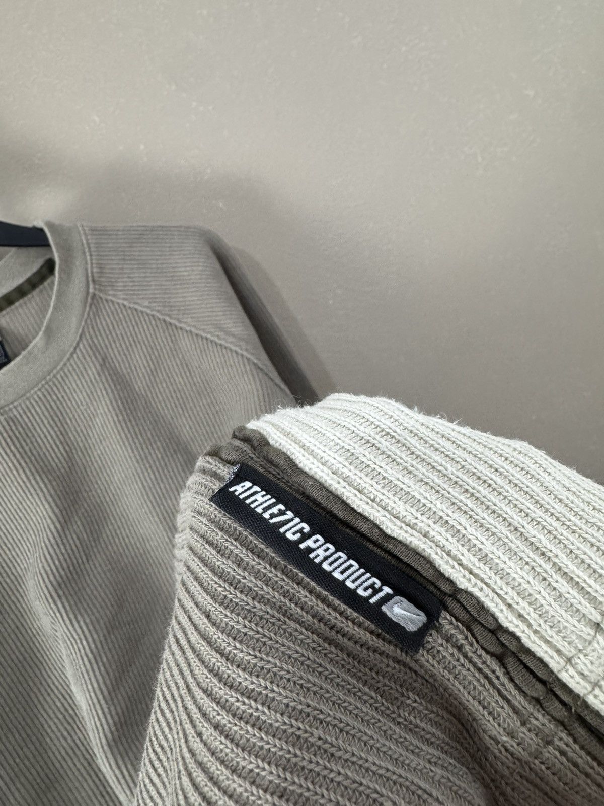 Nike Vintage Nike 00s Sweatshirt Crewneck Center swoosh logo Size US XL / EU 56 / 4 - 4 Thumbnail