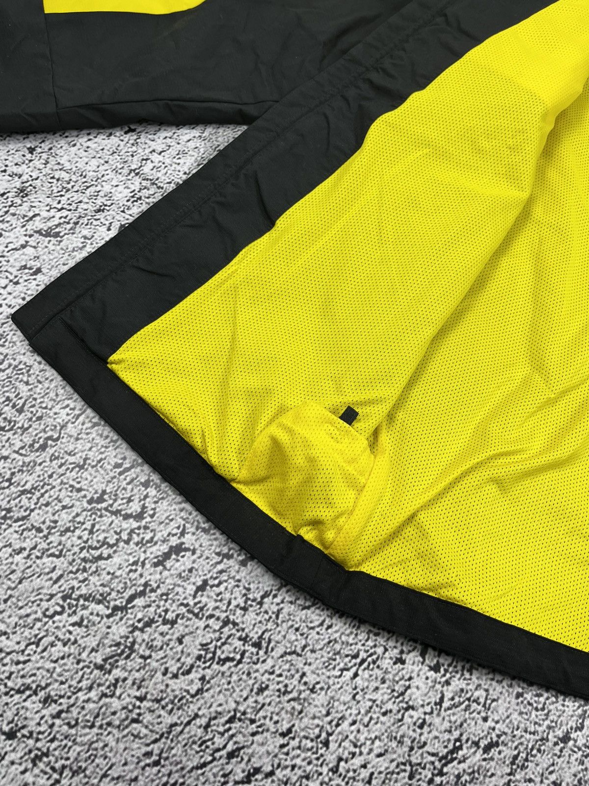 Puma Vintage Y2K Puma Borussia Dortmund track jacket Size US S / EU 44-46 / 1 - 13 Thumbnail