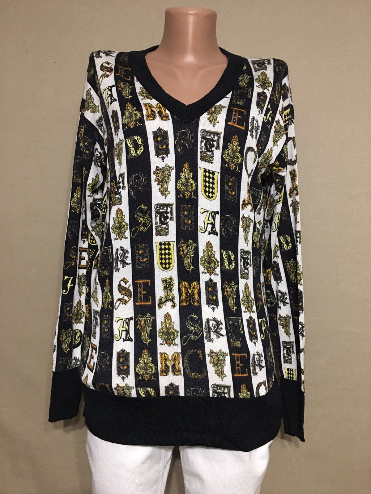 Versace VERSACE Virtus Silk Sweater Alphabet Black Gold Medusa EU38 Size S / US 4 / IT 40 - 1 Thumbnail