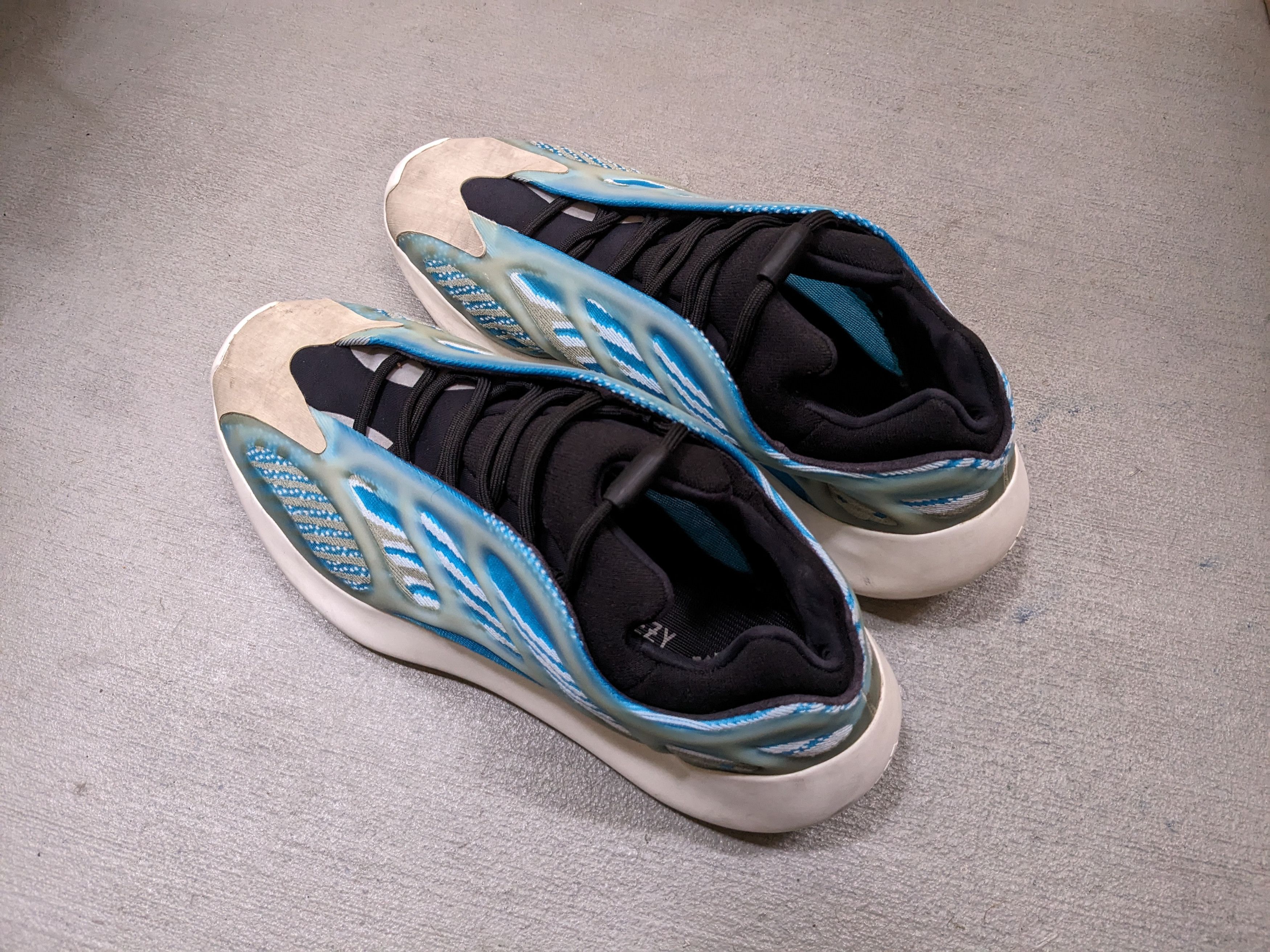 Adidas × Kanye West Adidas Yeezy 700 V3 Arzareth Blue Size 12 White G54850 Size US 12 / EU 45 - 11 Thumbnail