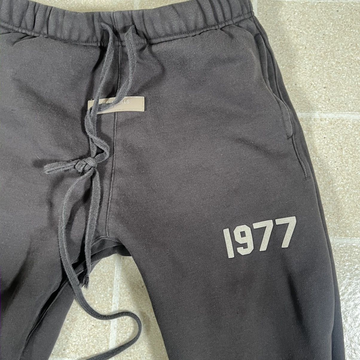 Fear of God Fear Of God Essentials Sweatpants 1977 Iron Joggers Stretch Size US 26 / EU 42 - 3 Thumbnail