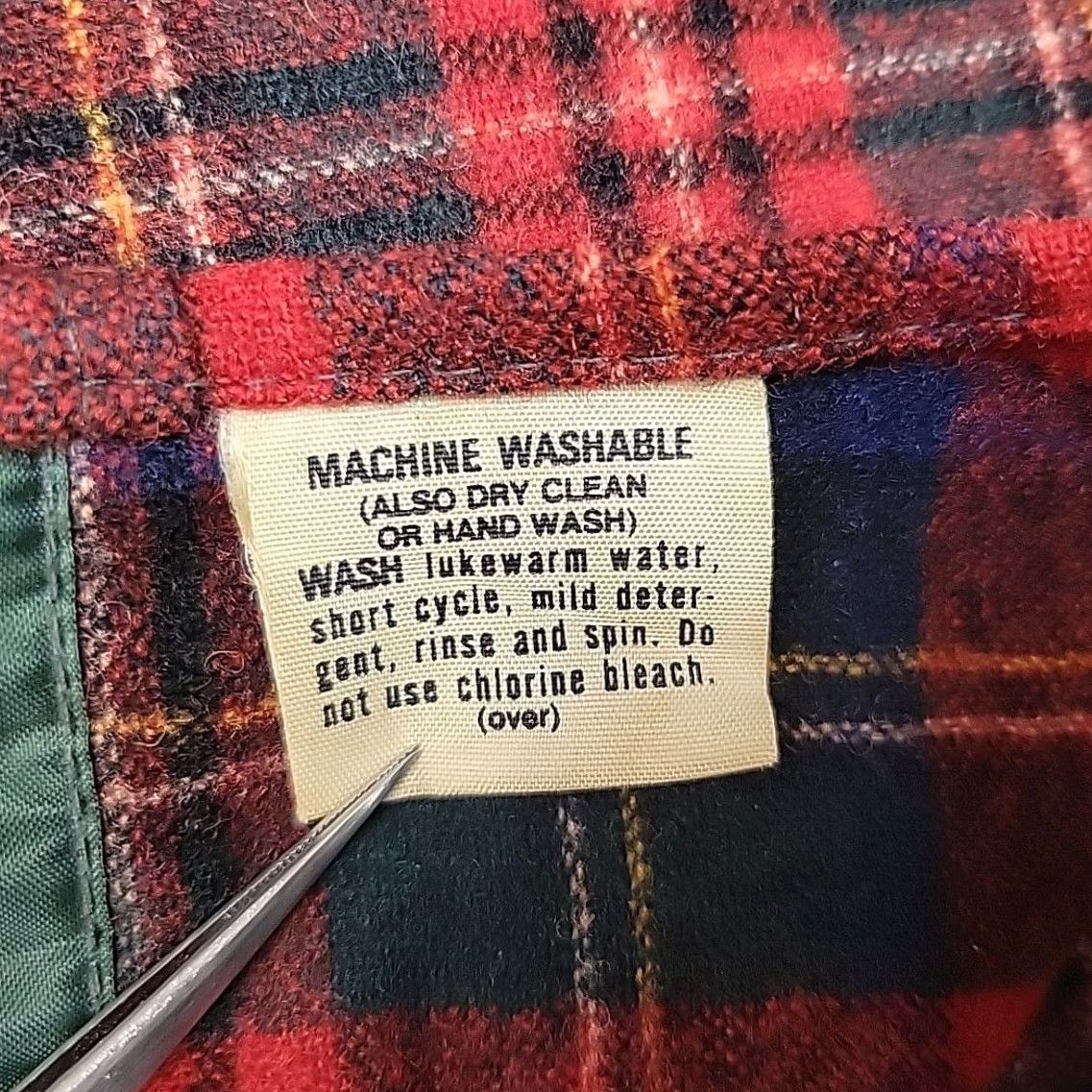 Pendleton VTG Pendleton Shirt Mens 16 Red Tartan Plaid Wool Flap Pocket Made in USA Board Shirt Mens 16 Red Wool Plaid Flap Pocket Pendleton VTG Board USA Size US L / EU 52-54 / 3 - 4 Thumbnail