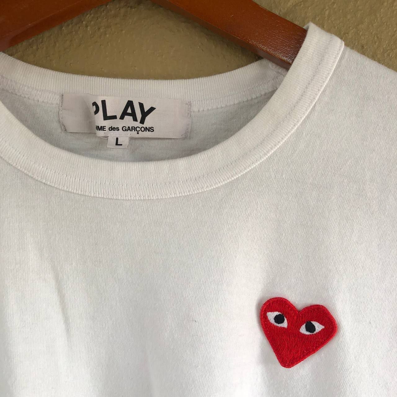 Comme des Garcons PLAY Rare Distressed Comme Des Garcons Play Small Logo Tees Size US XS / EU 42 / 0 - 4 Thumbnail