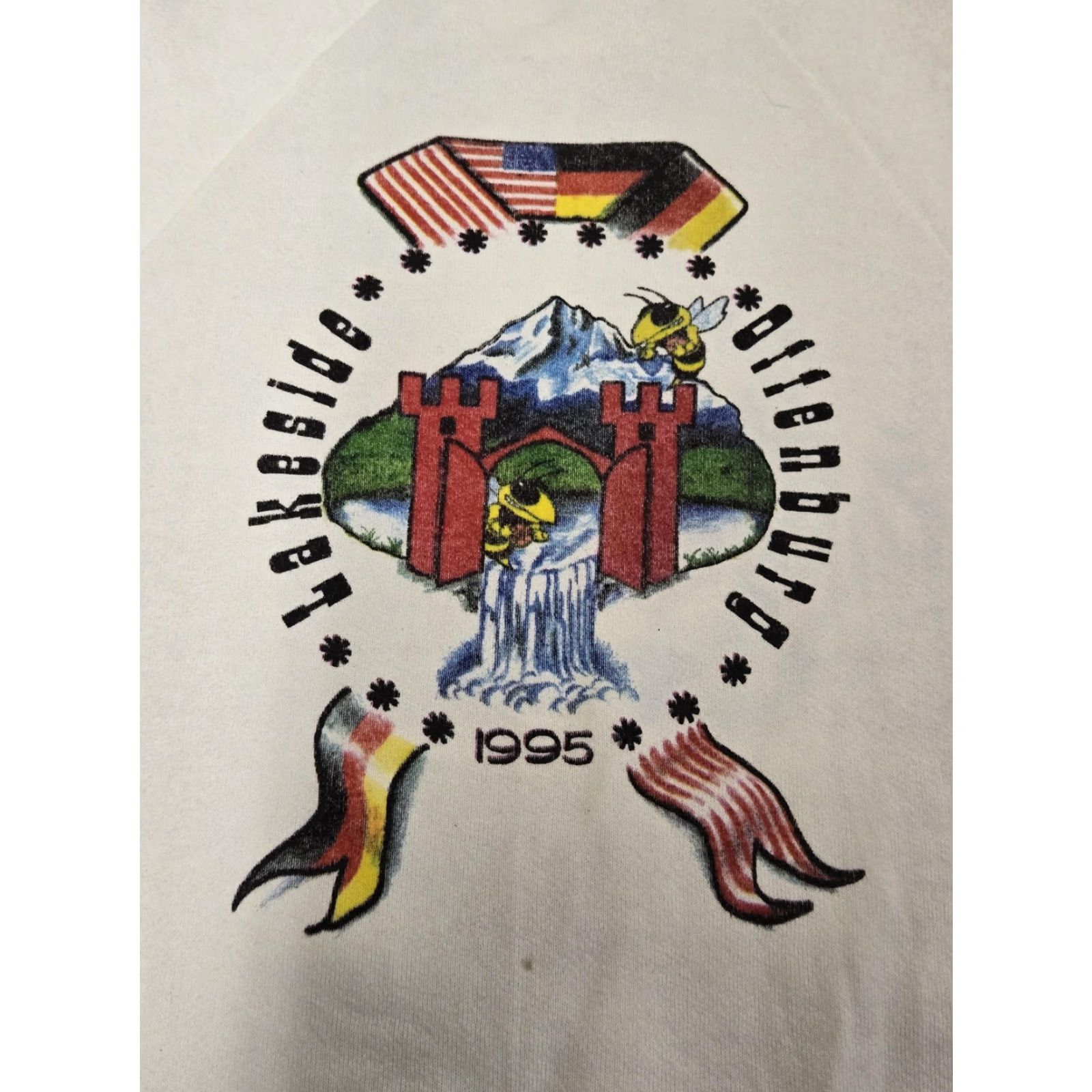 Fruit Of The Loom VINTAGE Fruit of the Loom Sweatshirt Mens Large White 1995 Lakeside Oldenburg Graphic Print USA Germany Flags Bees 90s Mens Size US L / EU 52-54 / 3 - 7 Thumbnail