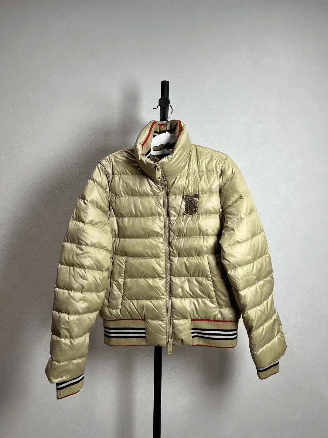 Burberry Burberry TB Embroidery Detachable Sleeve Down Jacket Size S / US 4 / IT 40 - 1 Thumbnail