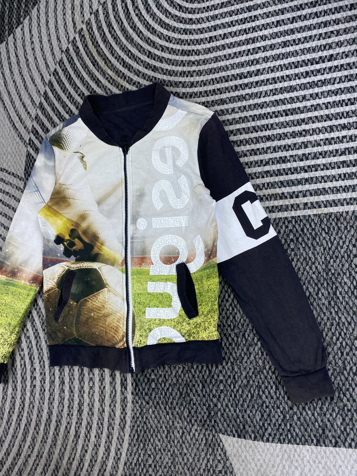 Desigual Vtg Desigual Gilet Reversible Football Graphic Print Jacket Size US S / EU 44-46 / 1 - 6 Thumbnail