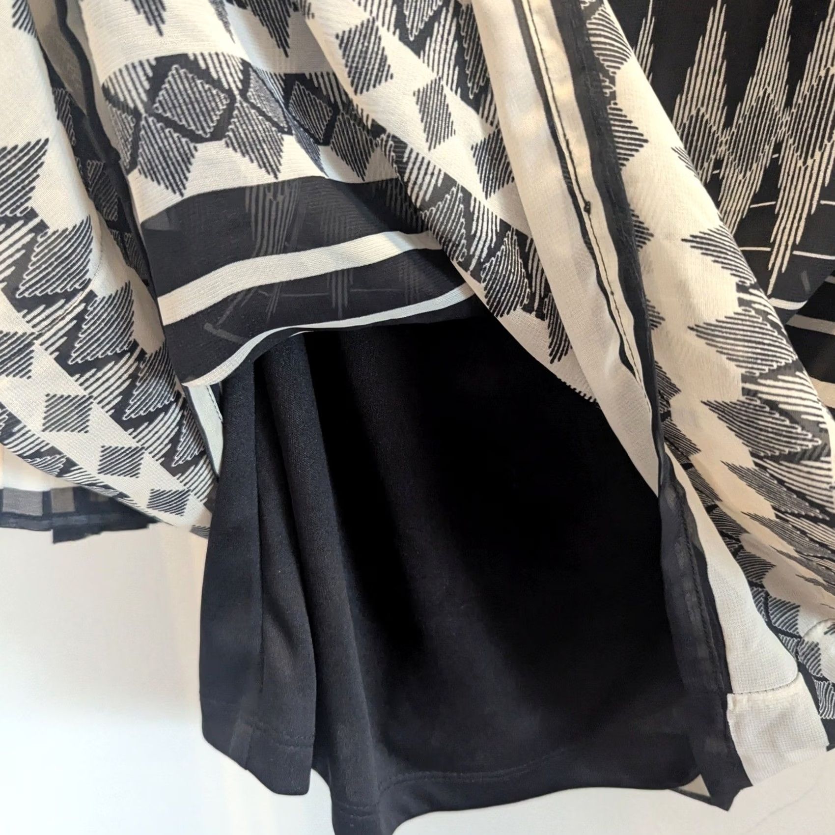 Vintage Fire Los Angeles Black Cream Geometric Print Pleated Bell Sleeve Shift Mini Dress Womens M Size M / US 6-8 / IT 42-44 - 5 Thumbnail