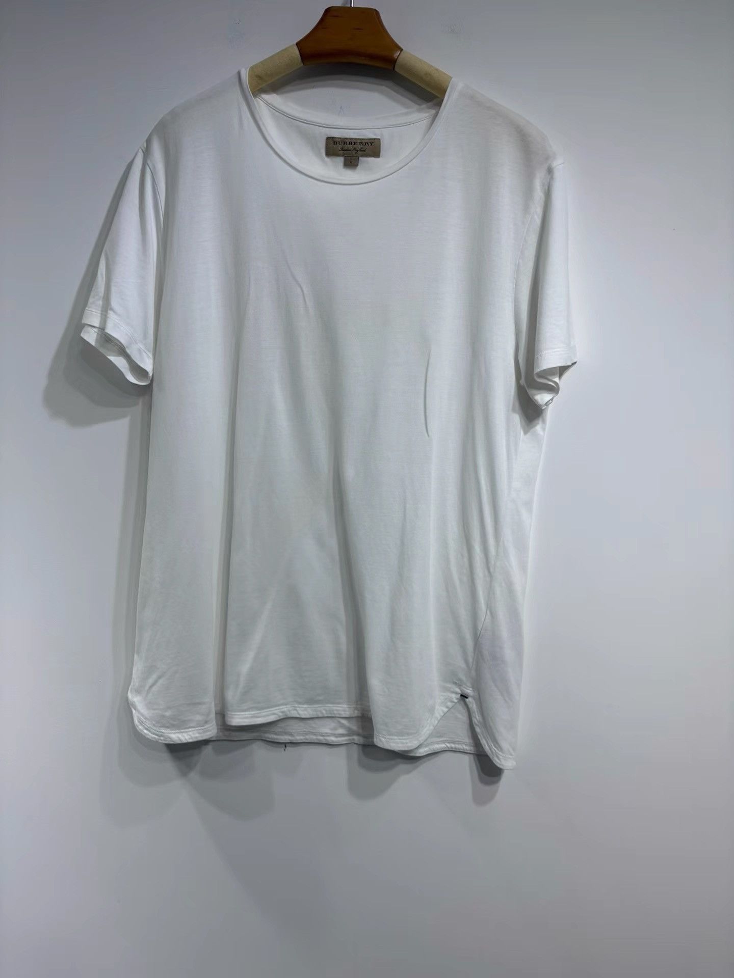 Burberry Burberry Men's White Short Sleeve T-shirt K29 Size US L / EU 52-54 / 3 - 1 Thumbnail