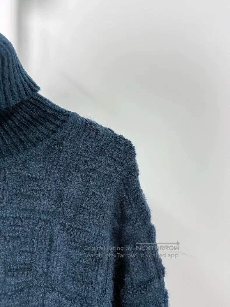 Fendi Fendi Solid stand collar sweater Size XS / US 0-2 / IT 36-38 - 4 Thumbnail