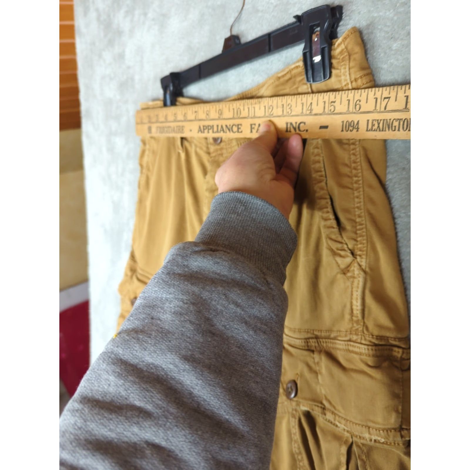 American Eagle Outfitters American Eagle Outfitters Cargo Shorts Men 33X10 Brown Classic Cargo Pockets Zip Front 10 Inseam Cotton Blend Spandex Size US 33 - 7 Thumbnail