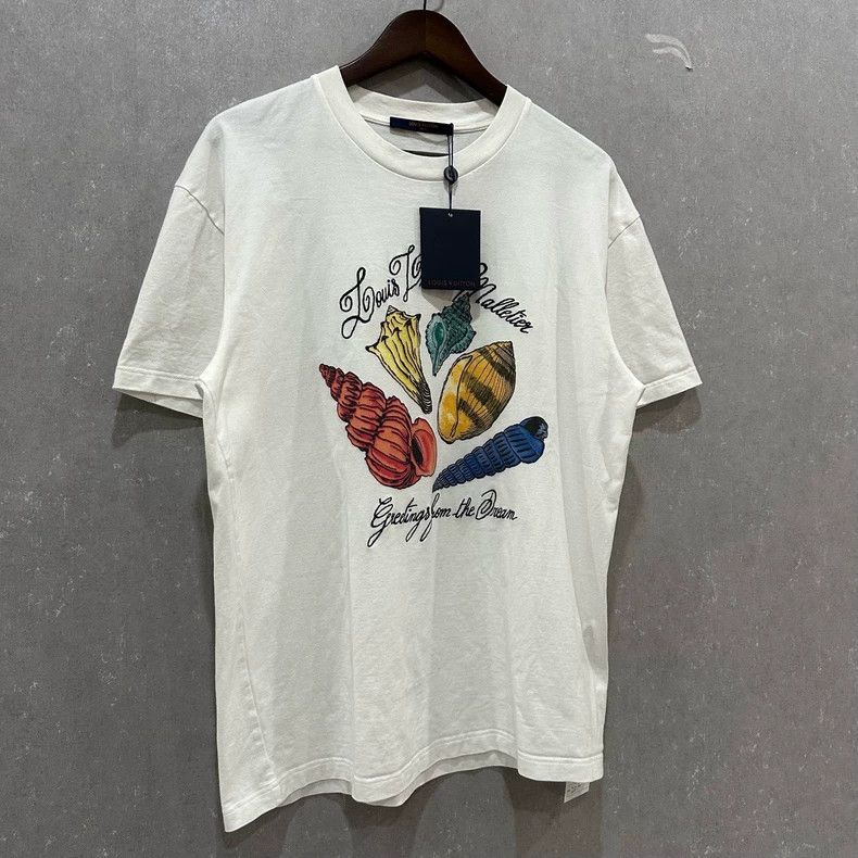 Louis Vuitton Louis Vuitton Monogrammed shell print short sleeves Size US L / EU 52-54 / 3 - 3 Thumbnail