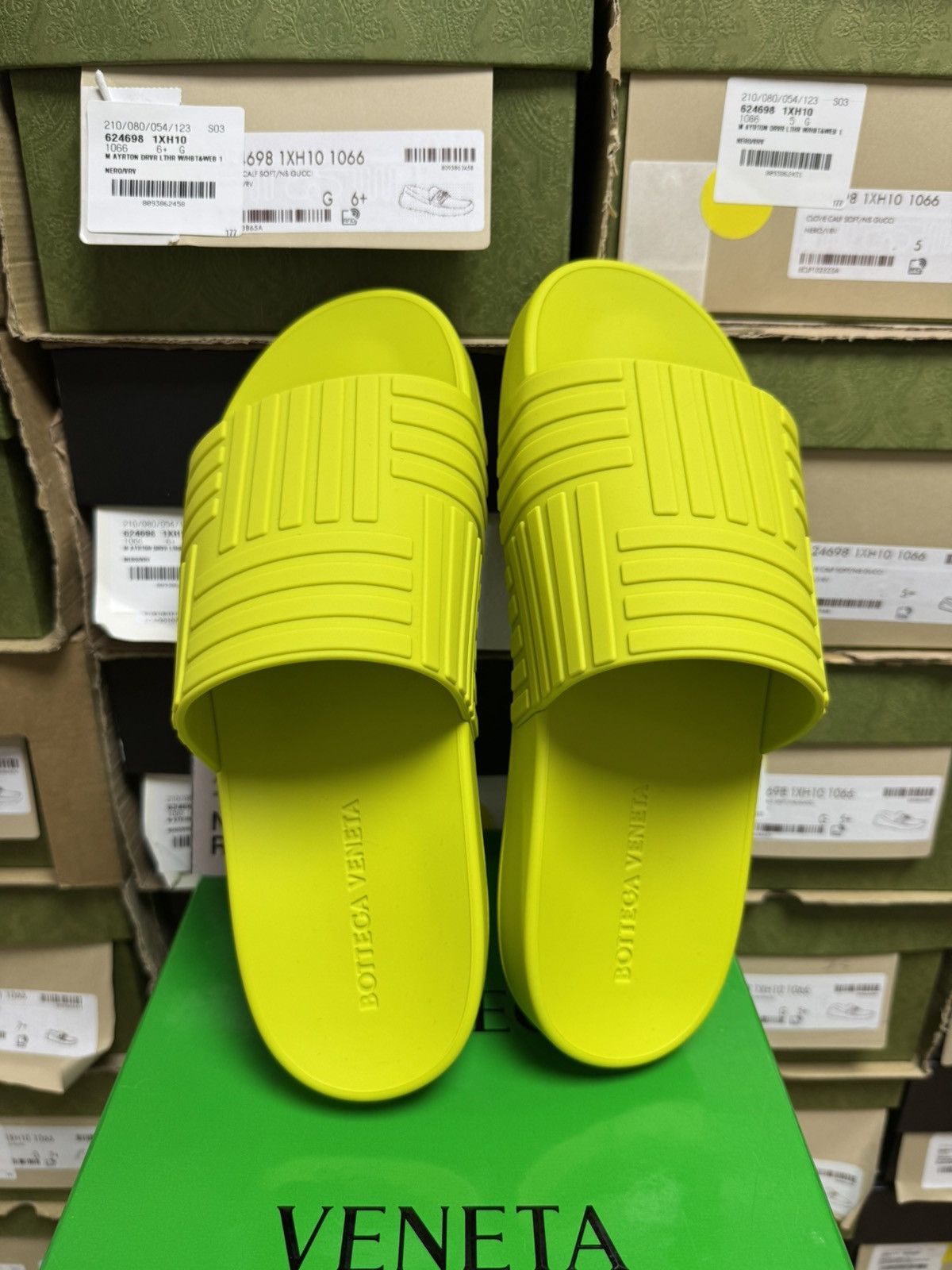 Bottega Veneta Bottega Veneta Embossed Rubber Slides Size US 7 / EU 40 - 4 Thumbnail