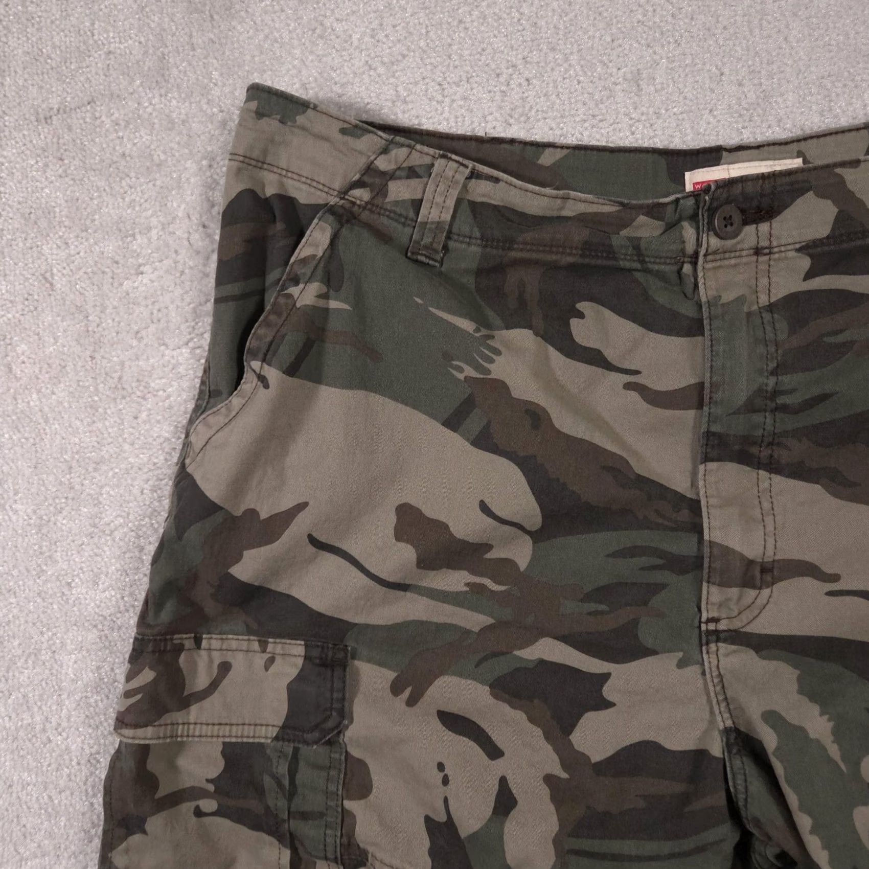 Wrangler Wrangler Cargo Shorts Mens 42 Green Camouflage Relaxed Fit 10 Inseam Utility Cargo Pockets Front Zip Front Flat Front Casual Outdoor Army Army Mens Size US 42 / EU 58 - 4 Thumbnail