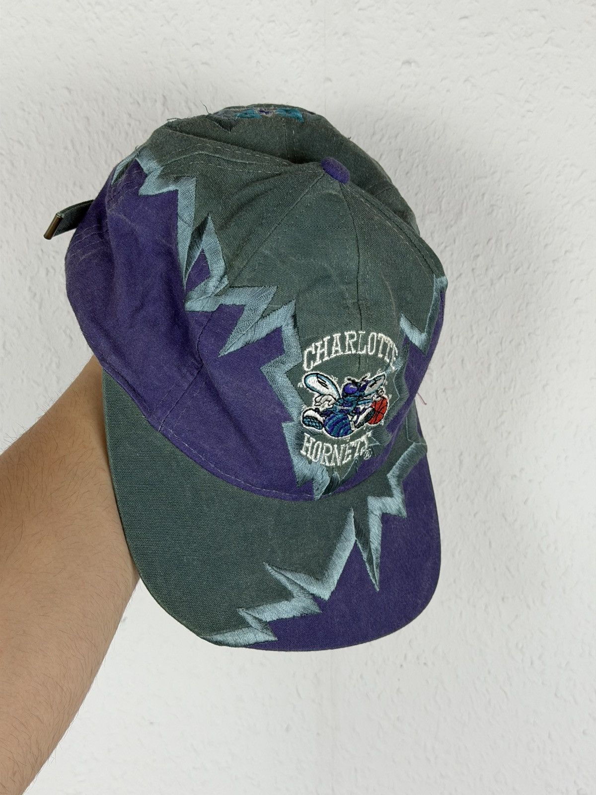 Drew Pearson CHARLOTTE HORNETS Vintage 90s Drew Pearson Snapback Hat Size ONE SIZE - 4 Thumbnail