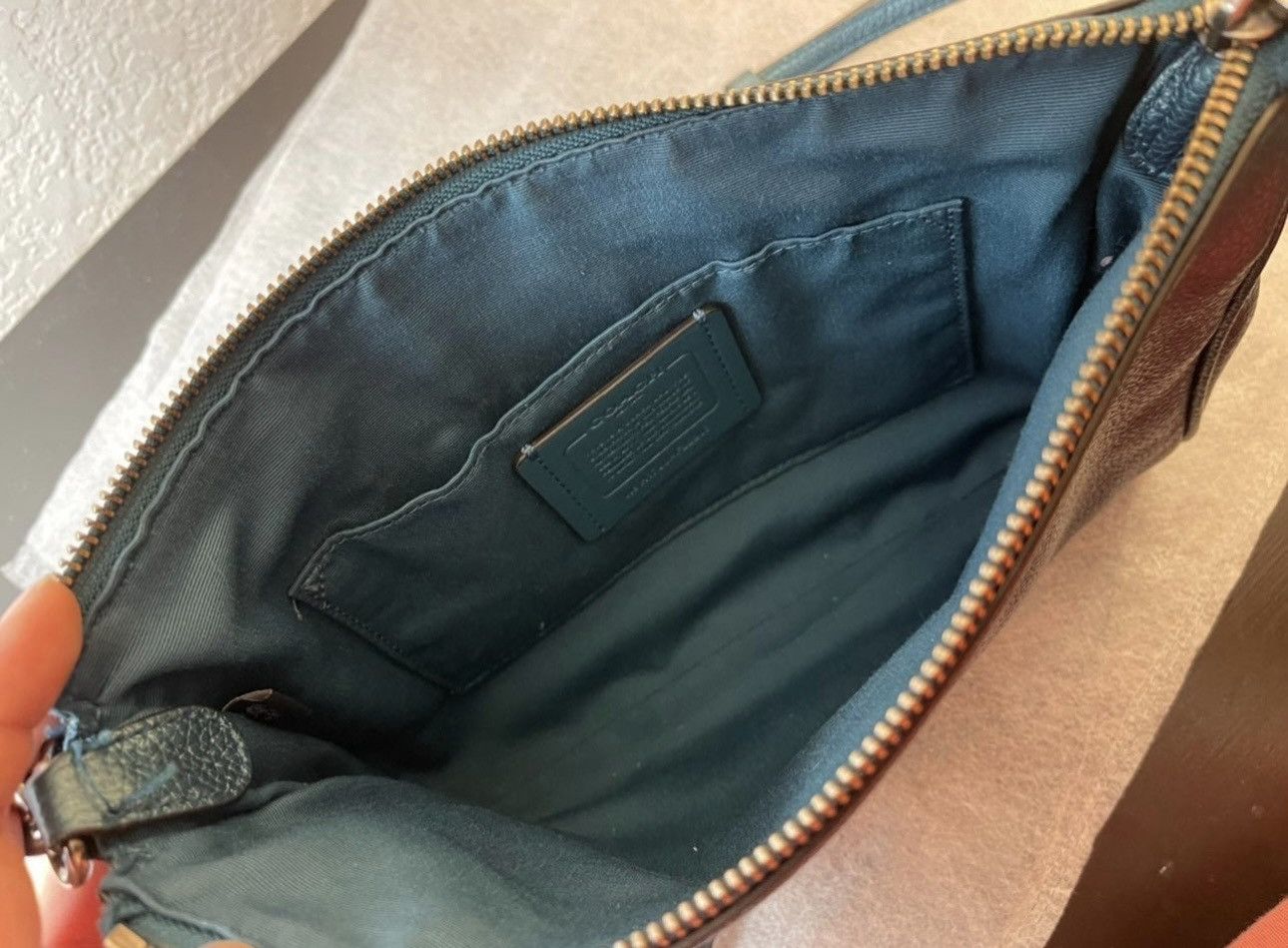 Coach Coach Carrie Pebble Leather Crossbody Shoulder Leather Size ONE SIZE - 4 Thumbnail