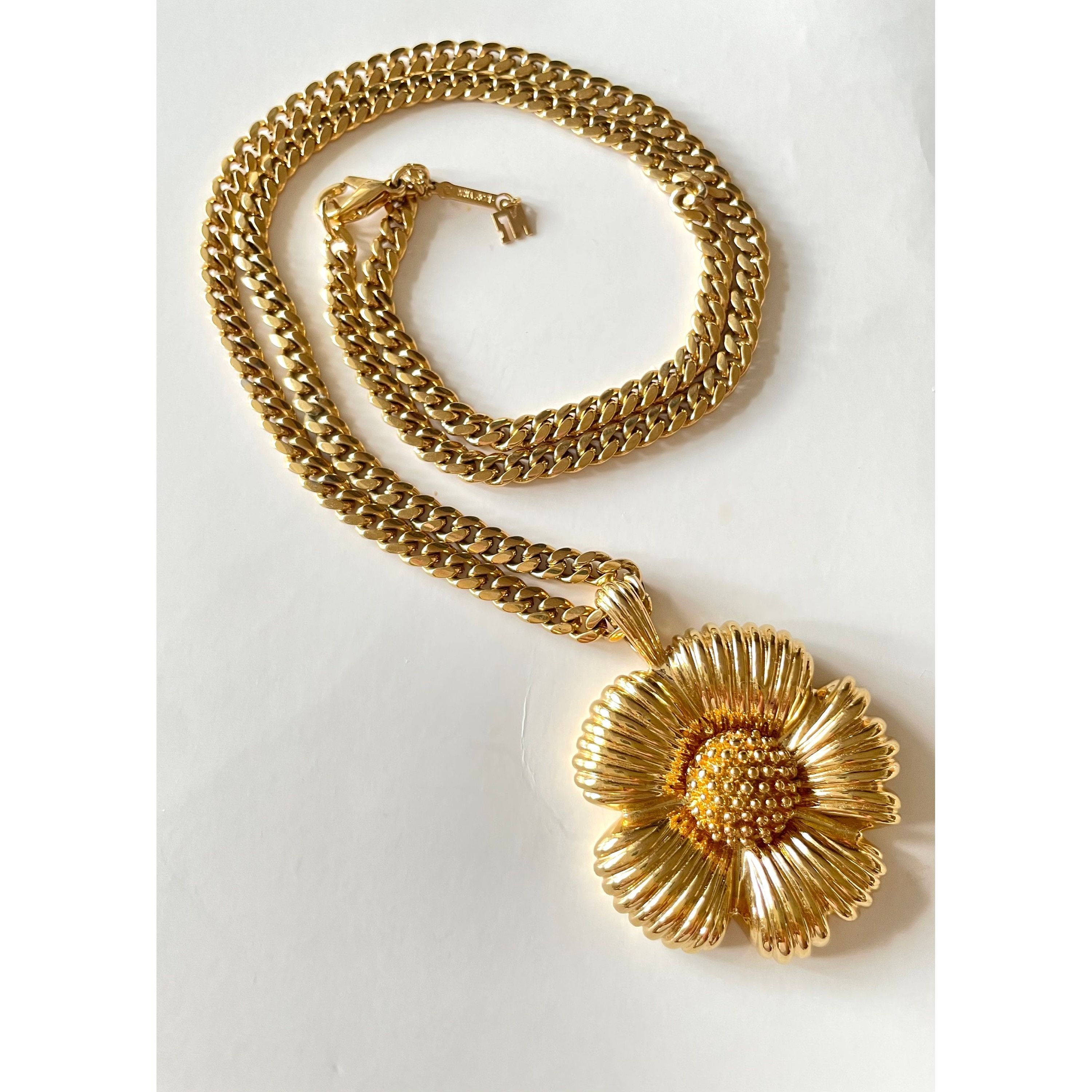 Nina Ricci MINT. Vintage NINA RICCI golden chain necklace with flower Size ONE SIZE - 8 Thumbnail