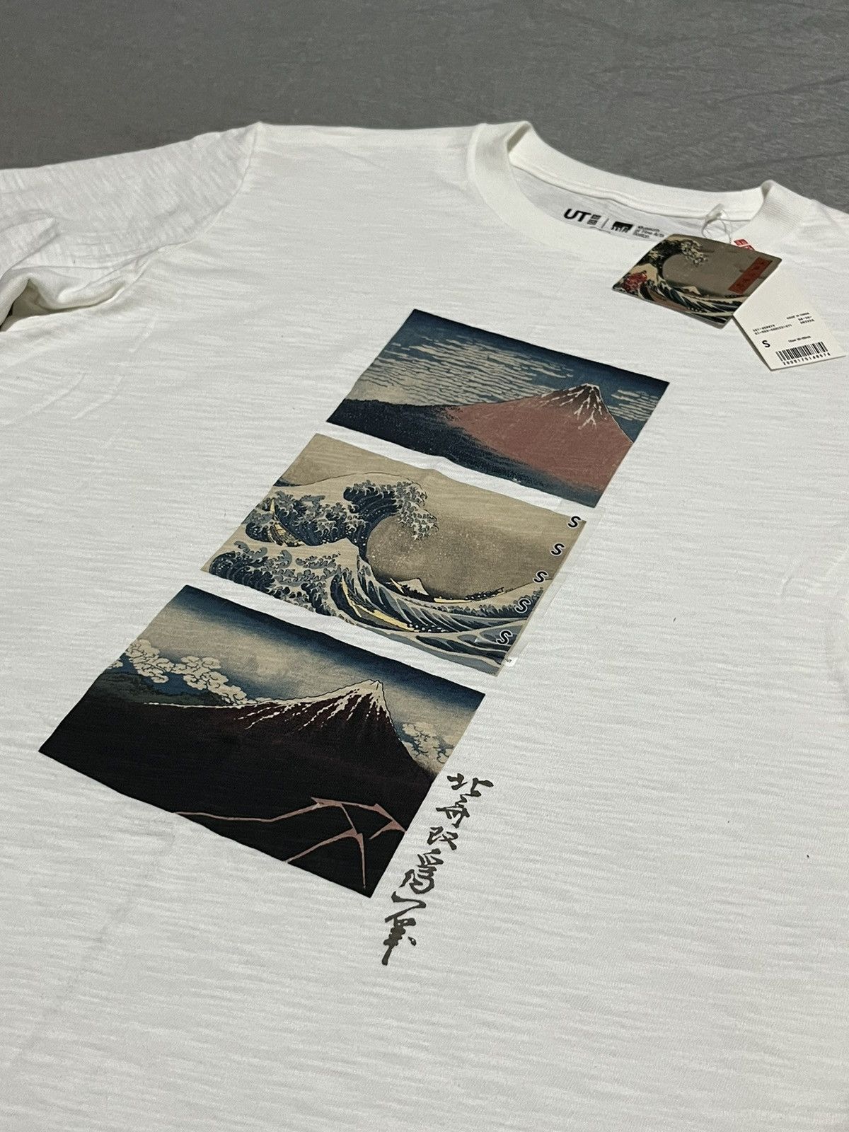 Uniqlo UNIQLO Hokusak Fujiyama Series Tee Size US S / EU 44-46 / 1 - 2 Thumbnail