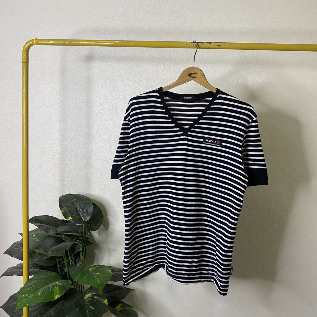 Burberry Burberry Black Label Beatnik Stripes V Neck T Shirt Size US L / EU 52-54 / 3 - 1 Thumbnail