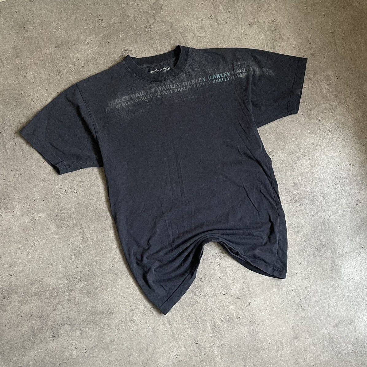 Oakley × Vintage Vintage Oakley Med Faded Multilogo T-Shirt Size US M / EU 48-50 / 2 - 1 Thumbnail