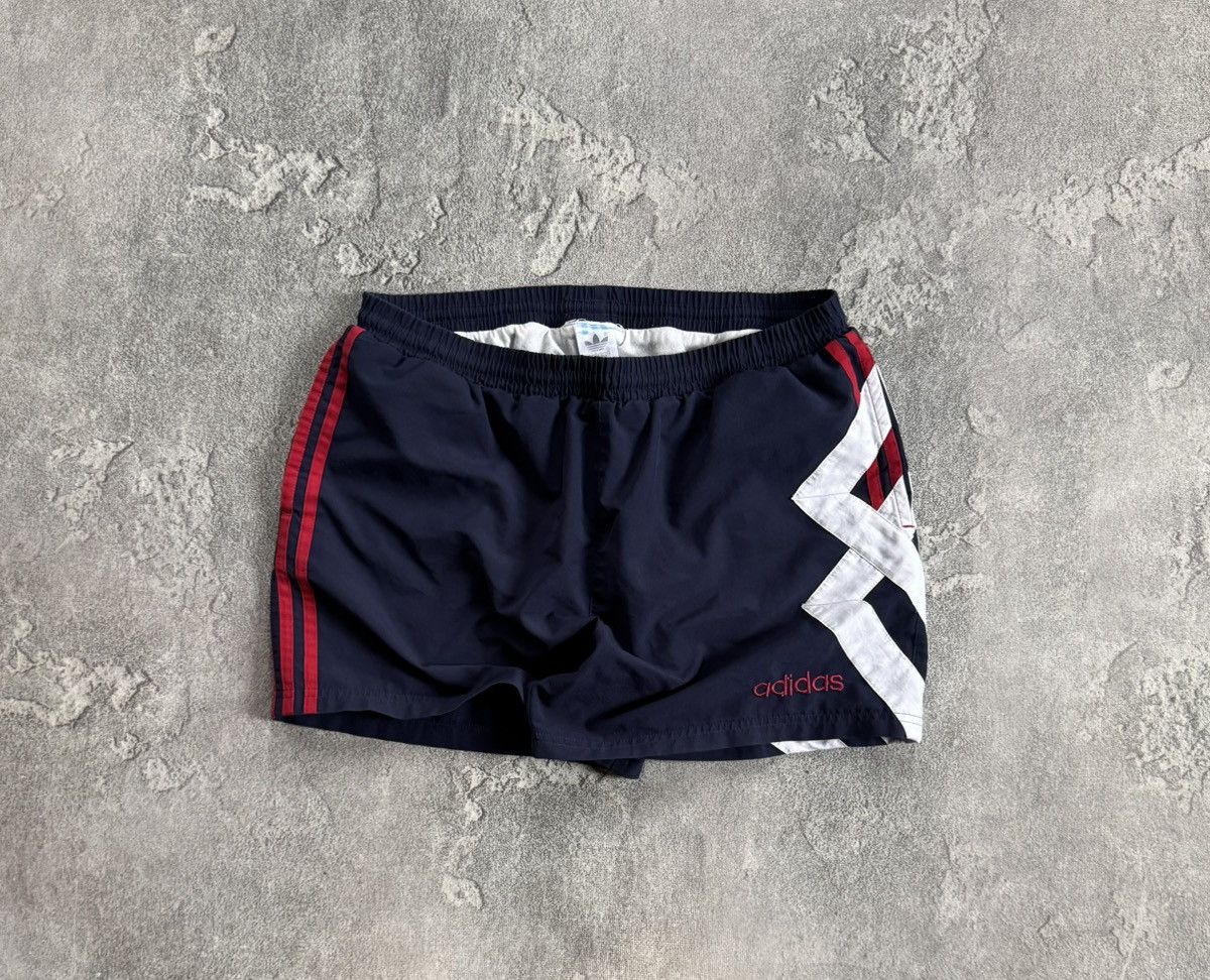 Adidas Adidas M/size vintage shorts 🩳 vintage retro Size US 32 / EU 48 - 1 Thumbnail