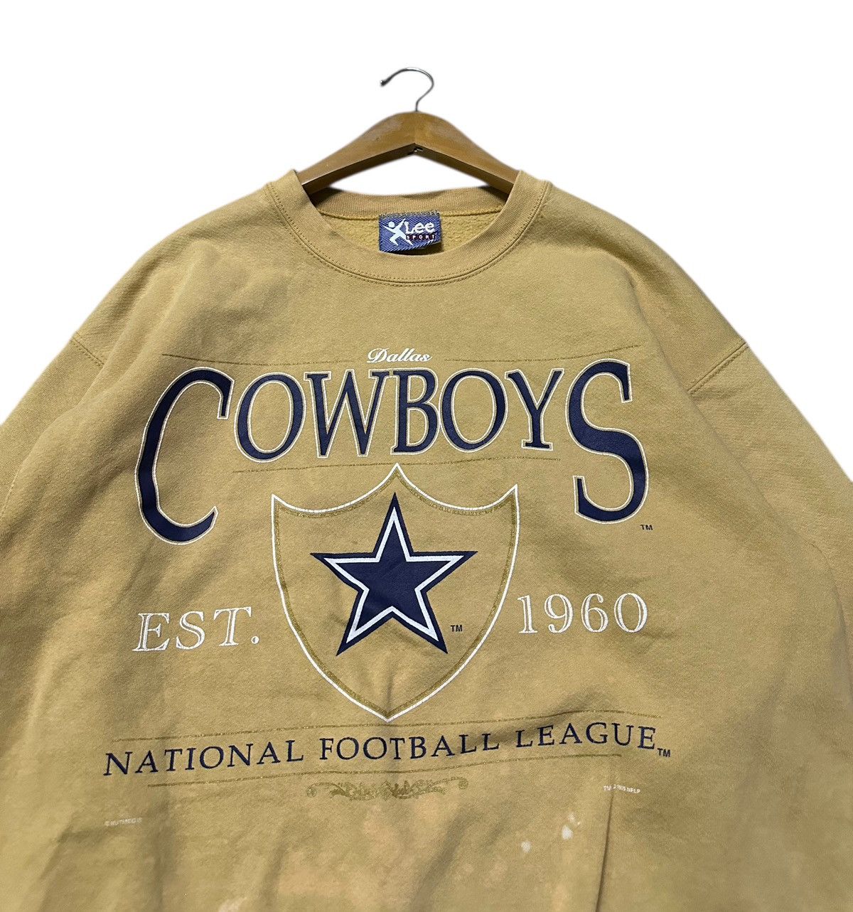 Lee vintage 1990s Lee Sport Dallas Cowboys NFL crew sweatshirt Size US M / EU 48-50 / 2 - 2 Thumbnail