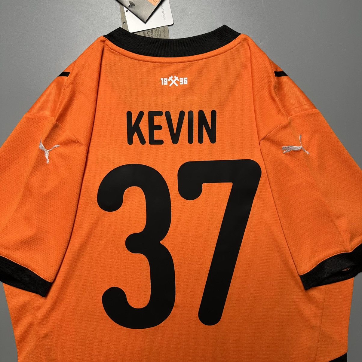 Puma NWT SHAKHTAR PUMA 2024/2025 FOOTBALL HOME JERSEY #37 KEVIN Size US L / EU 52-54 / 3 - 11 Thumbnail