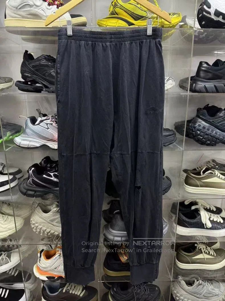 Balenciaga Balenciaga 23Fall Washed Destroyed Sweatpants L. Size US 40 / EU 56 - 1 Thumbnail