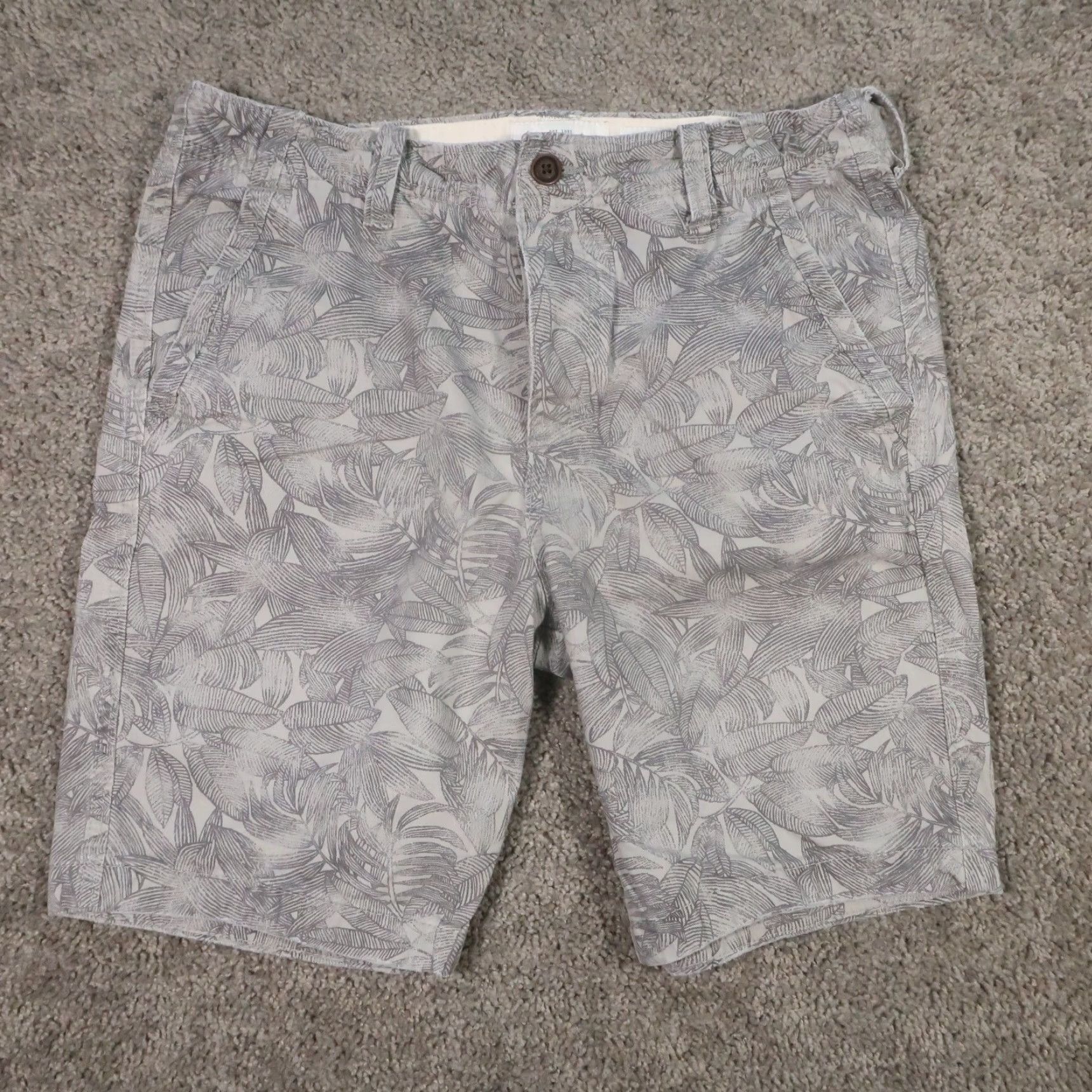 Abercrombie & Fitch VINTAGE Abercrombie & Fitch Chino Shorts Men 32 Gray Floral Button Fly Classic Cargo Pocket Belt Loops 10 in Inseam Size US 32 / EU 48 - 2 Thumbnail