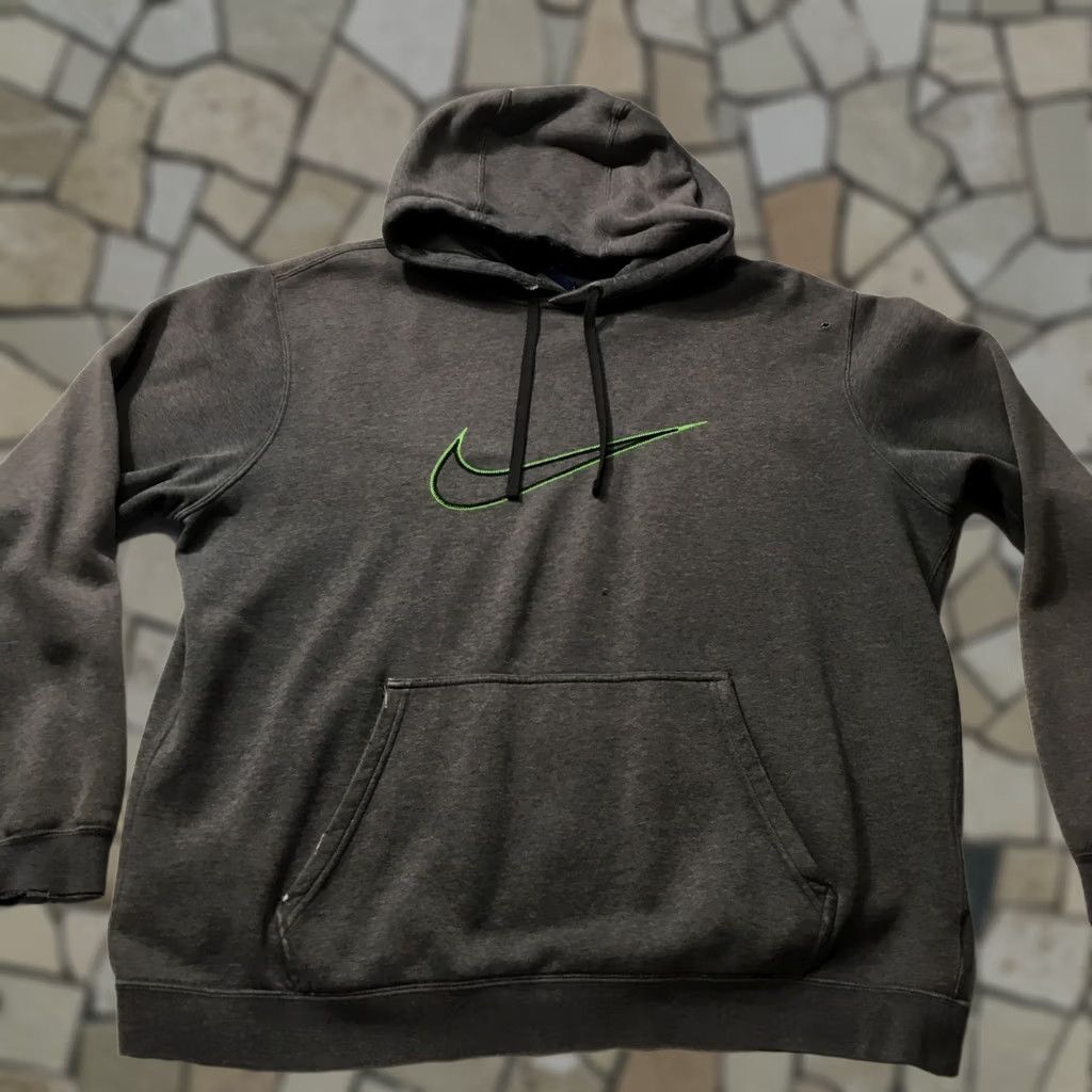 Nike VINTAGE Nike Hoodie Mens Large Center Swoosh Pullover Sweatshirt Cotton Y2K Gray Size US L / EU 52-54 / 3 - 1 Thumbnail