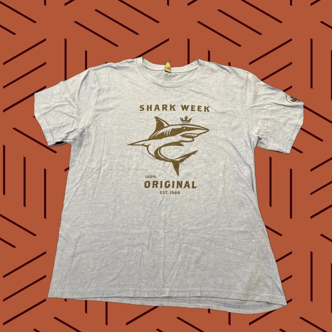 Vintage Shark Week 80s District Shirt S Men Blue Short Sleeve Logo Graphic Knit Cotton Blend Preshrunk Vintage Style Size US S / EU 44-46 / 1 - 1 Thumbnail