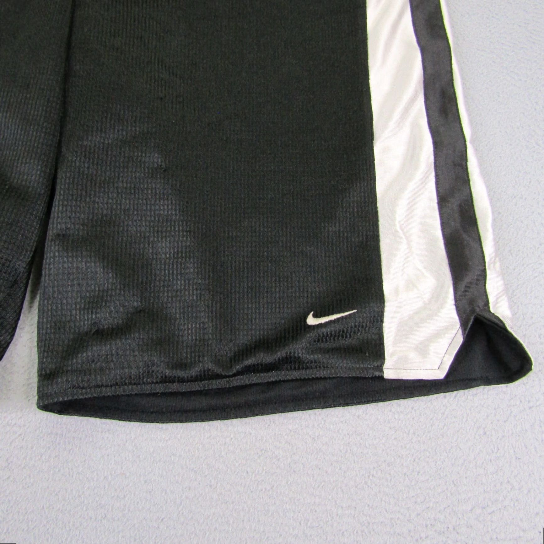 Nike Nike Shorts Mens Large Black Silver Shiny Swoosh Athletic Workout Gym Training Shirt? Size US 39 - 2 Thumbnail