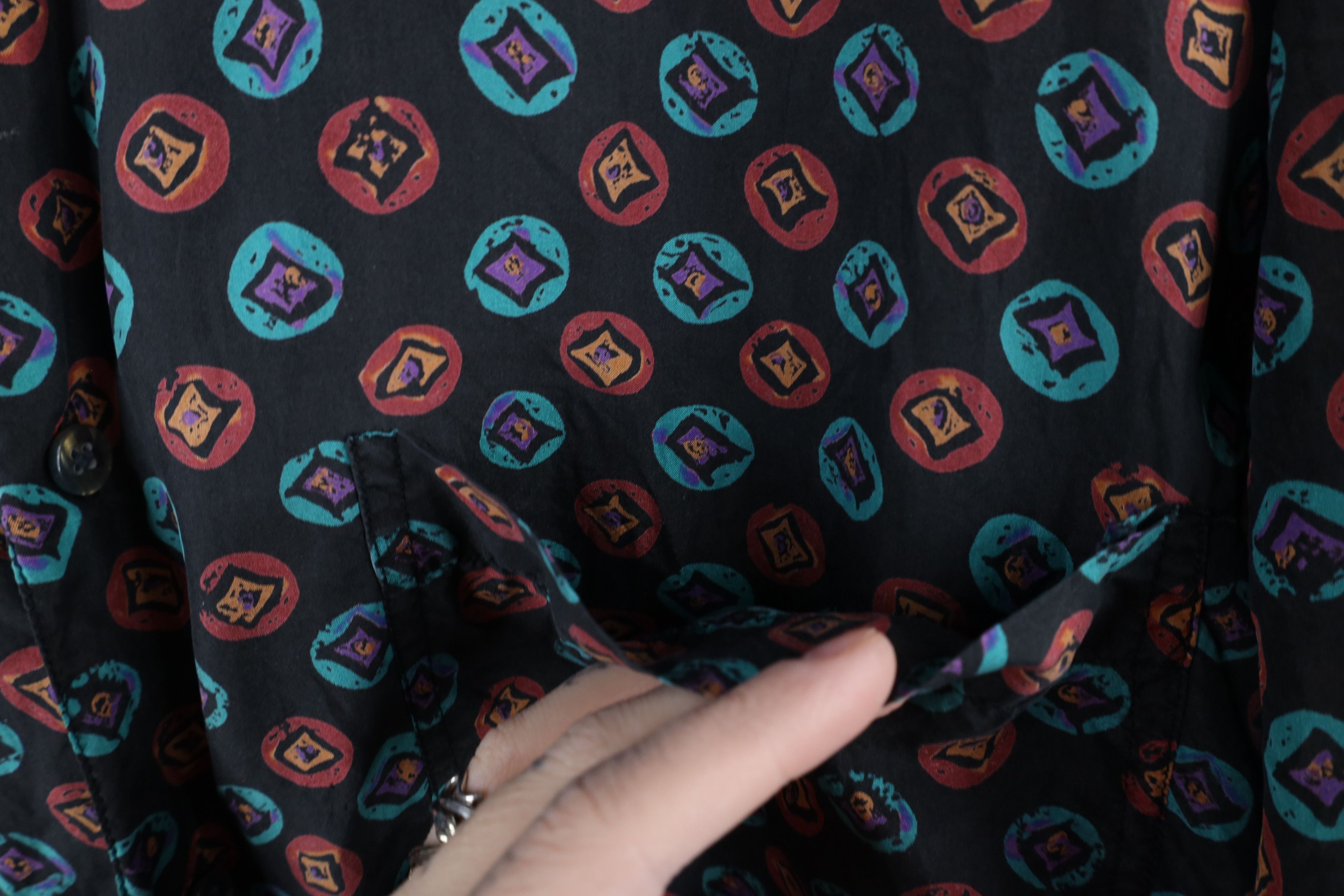 Vintage Vintage 90s Streetwear Geometric Silk Collared Button Shirt Size US XL / EU 56 / 4 - 4 Thumbnail