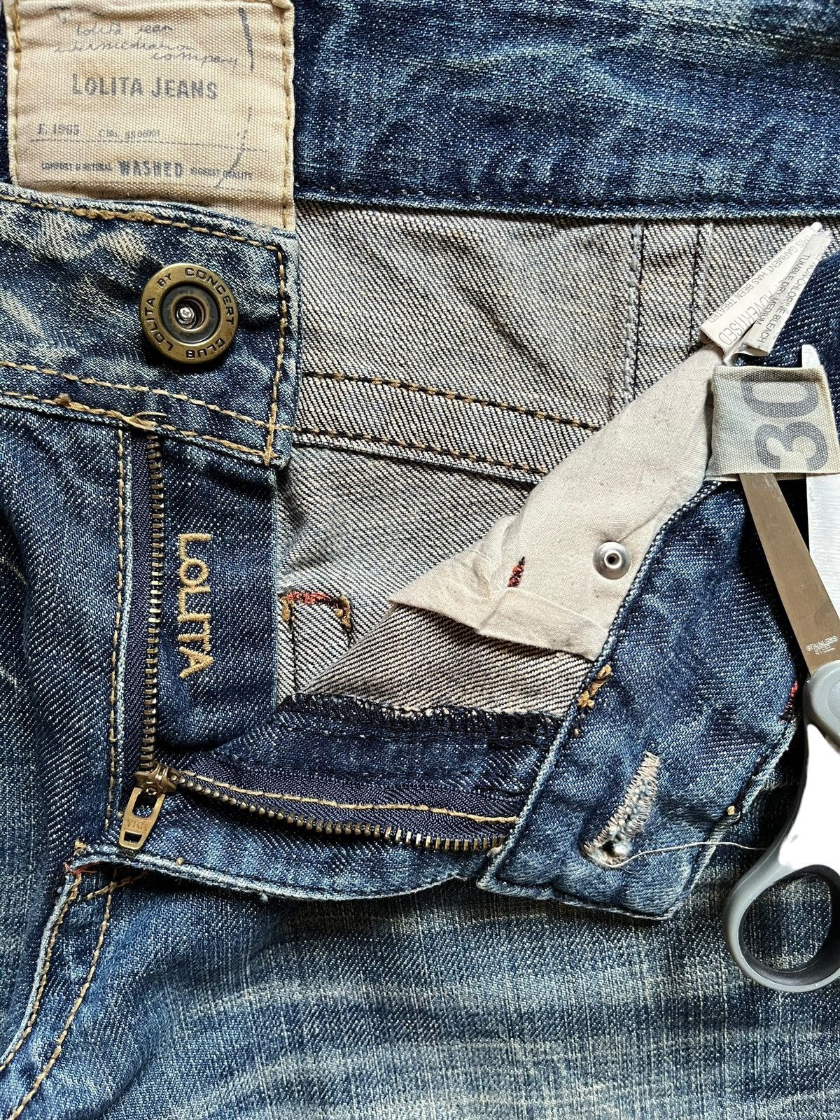 Japanese Brand Vintage Japanese Brand Rusty Mud Wash Distressed Loose Jeans Size US 33 - 9 Thumbnail