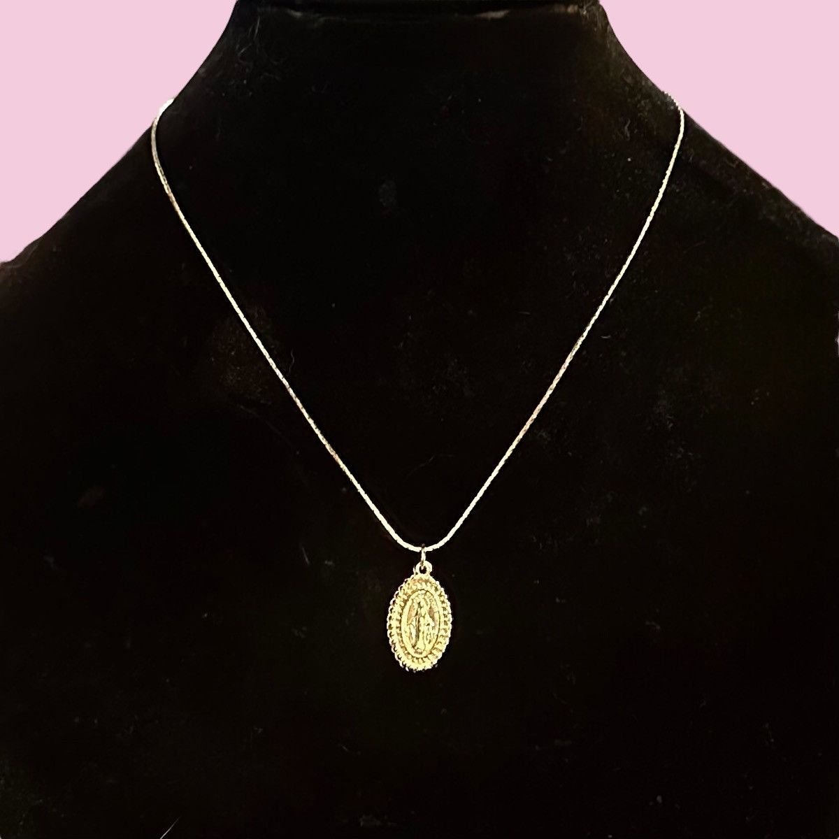 Vintage Vintage gold tone Virgin Mary pendant necklace Size ONE SIZE - 1 Thumbnail