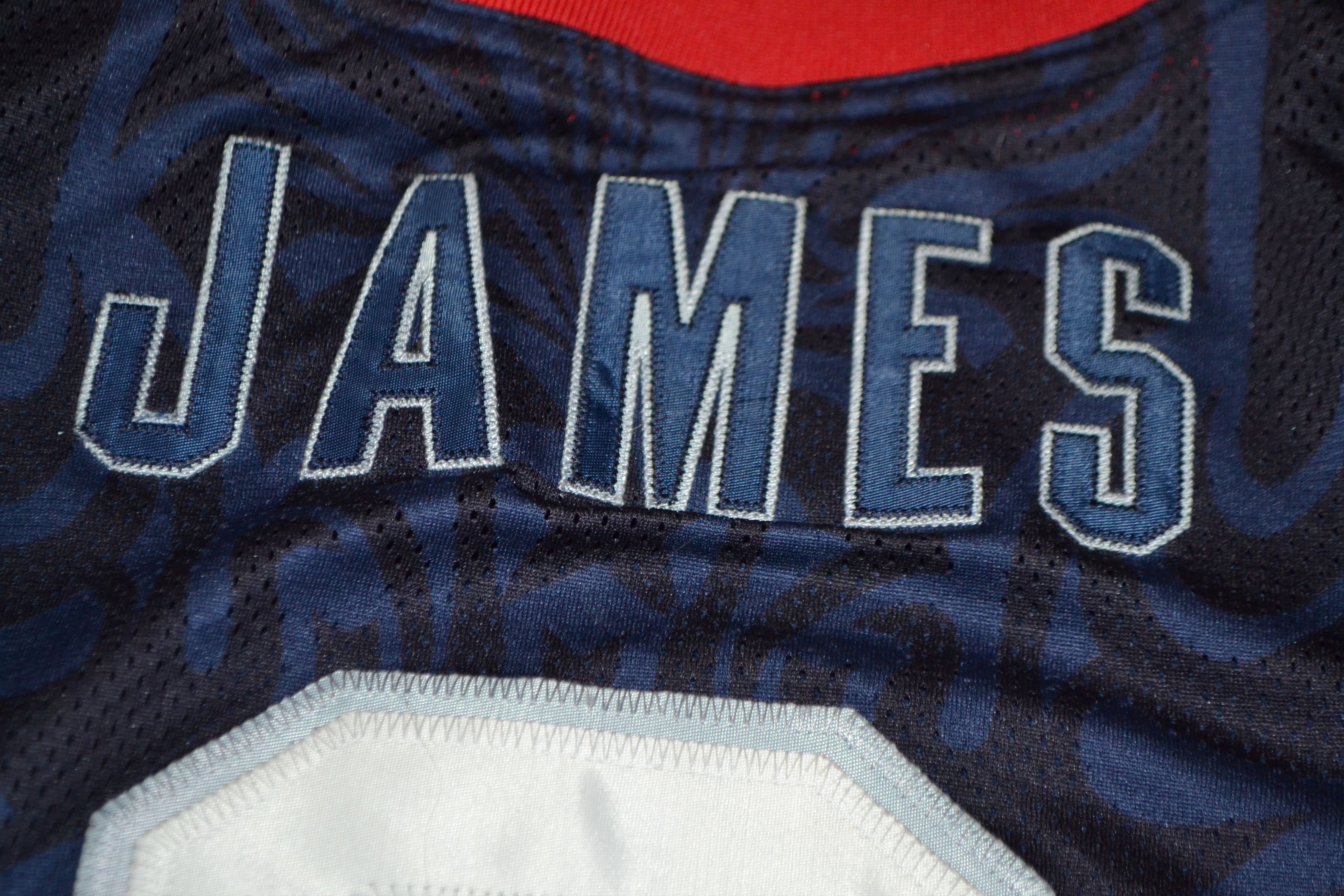 Nike Vintage USA 2008 Olympic Lebron James Basketball Jersey Size US S / EU 44-46 / 1 - 8 Thumbnail